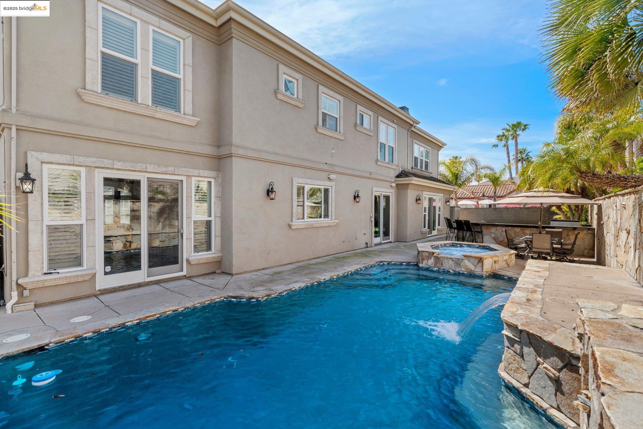 5577 Edgeview Dr