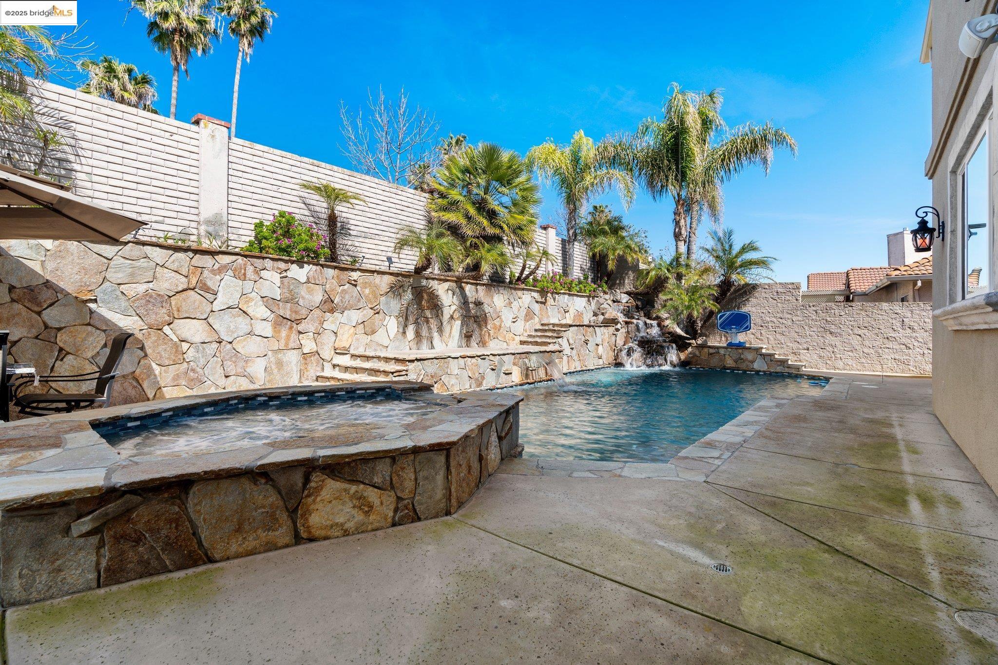 5577 Edgeview Dr