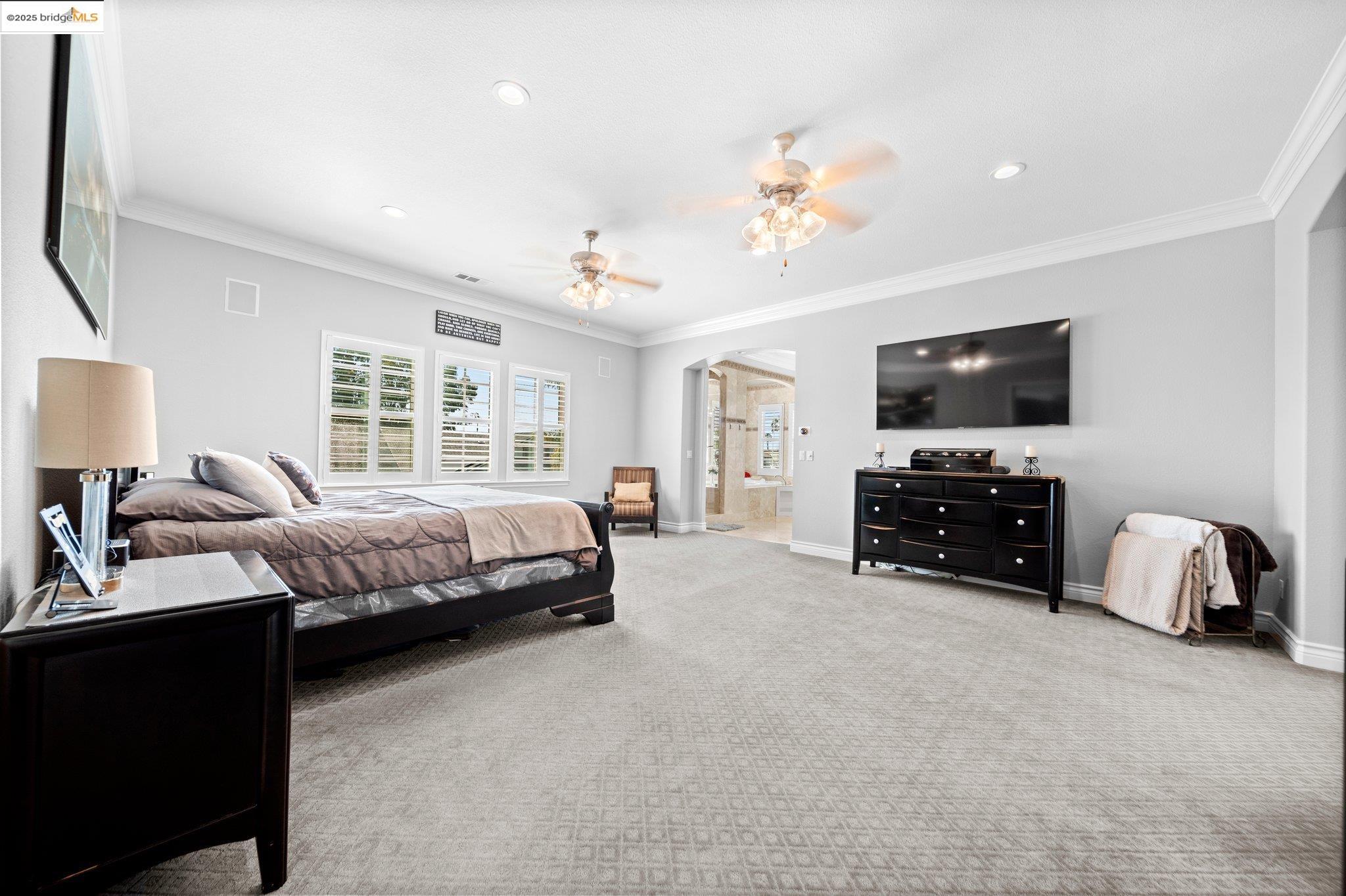 5577 Edgeview Dr