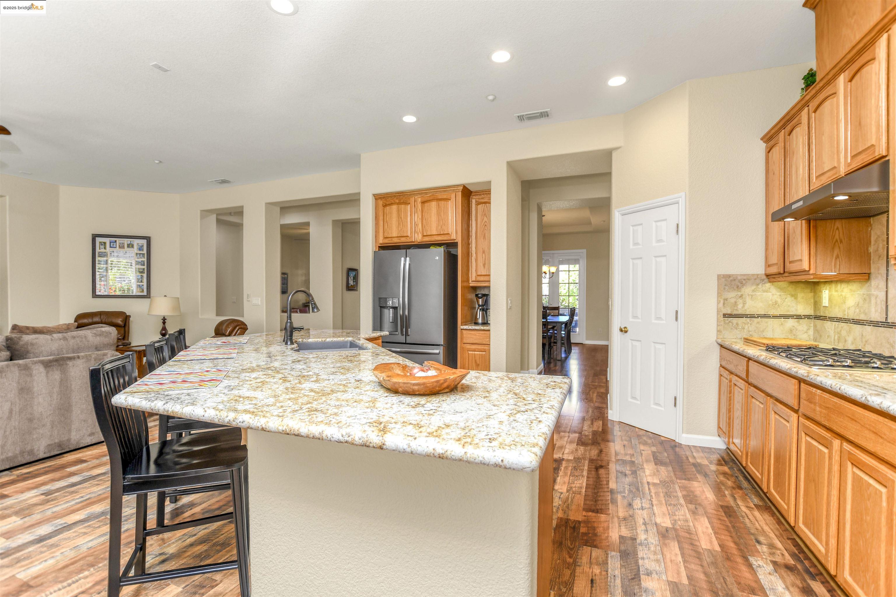 2834 Hawthorn Ct