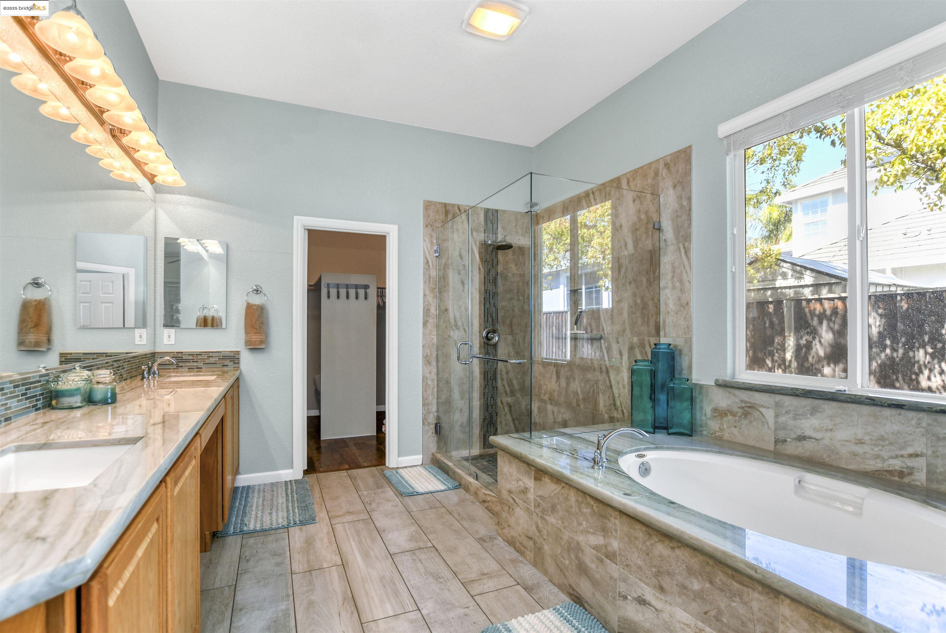 2834 Hawthorn Ct