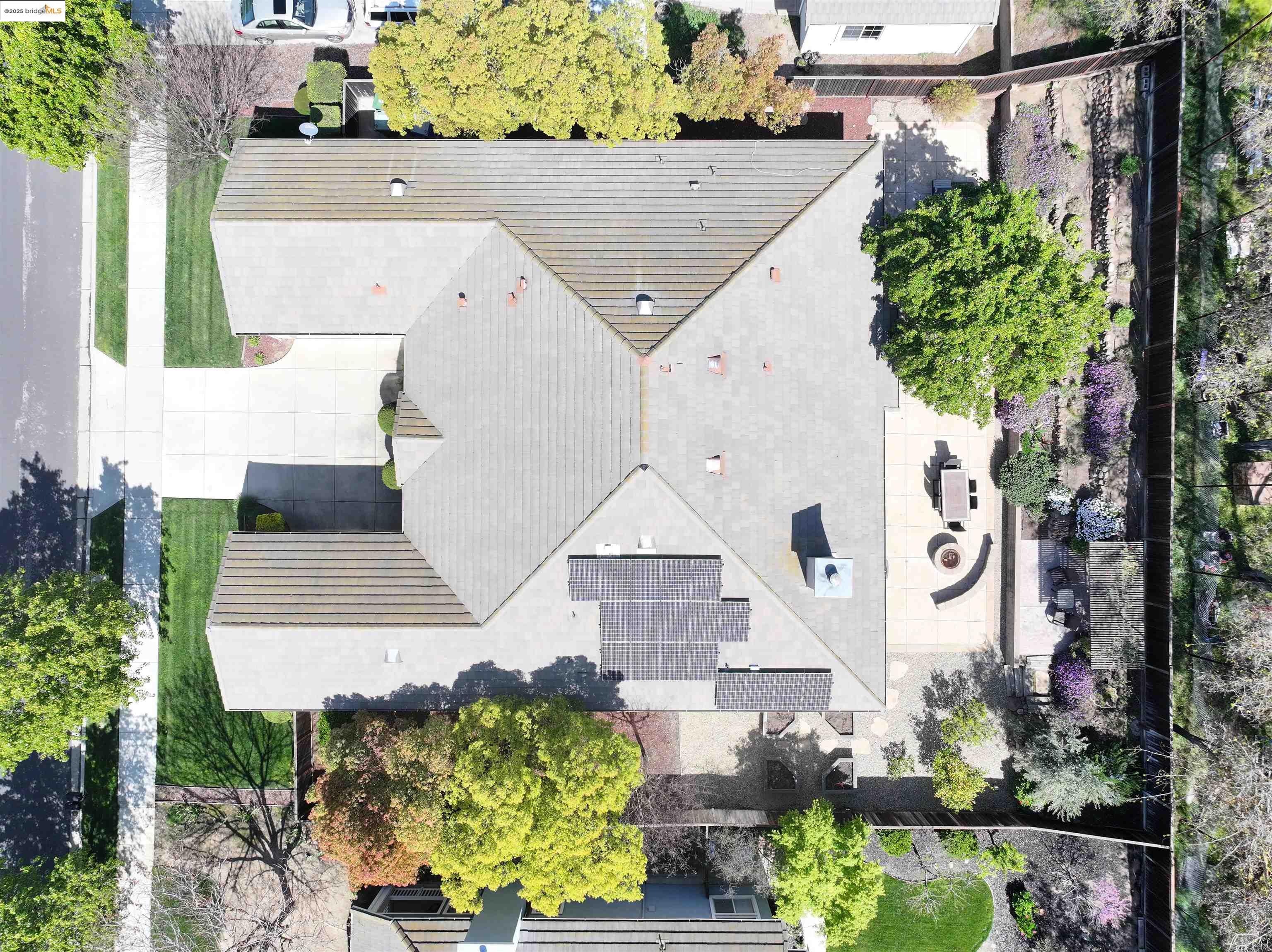 2834 Hawthorn Ct