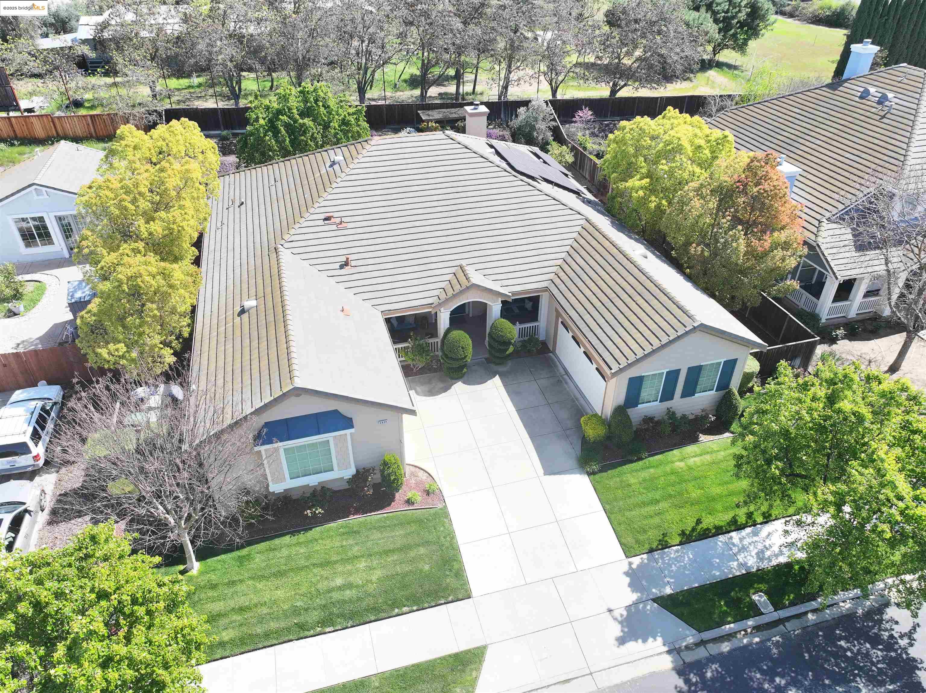 2834 Hawthorn Ct
