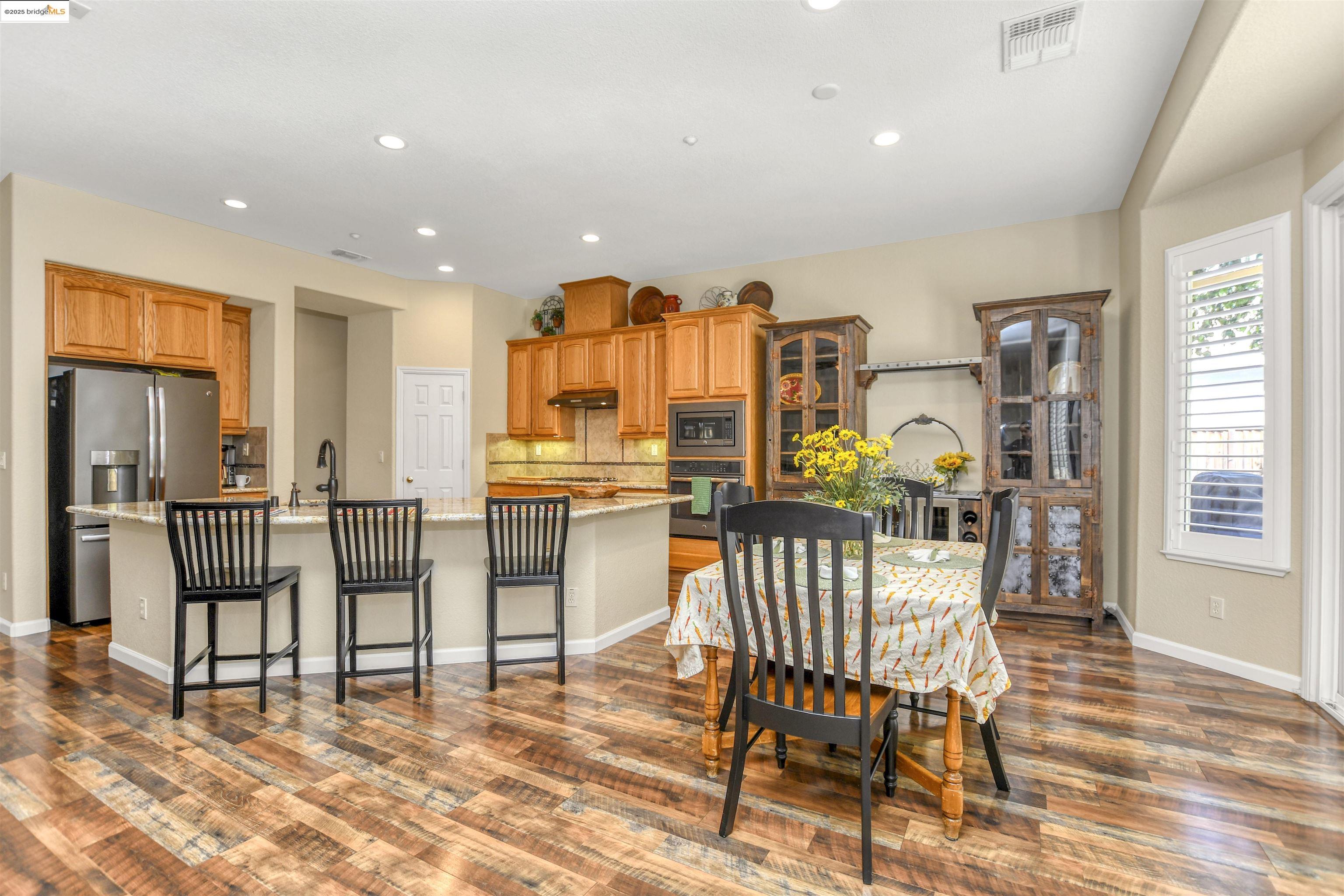 2834 Hawthorn Ct