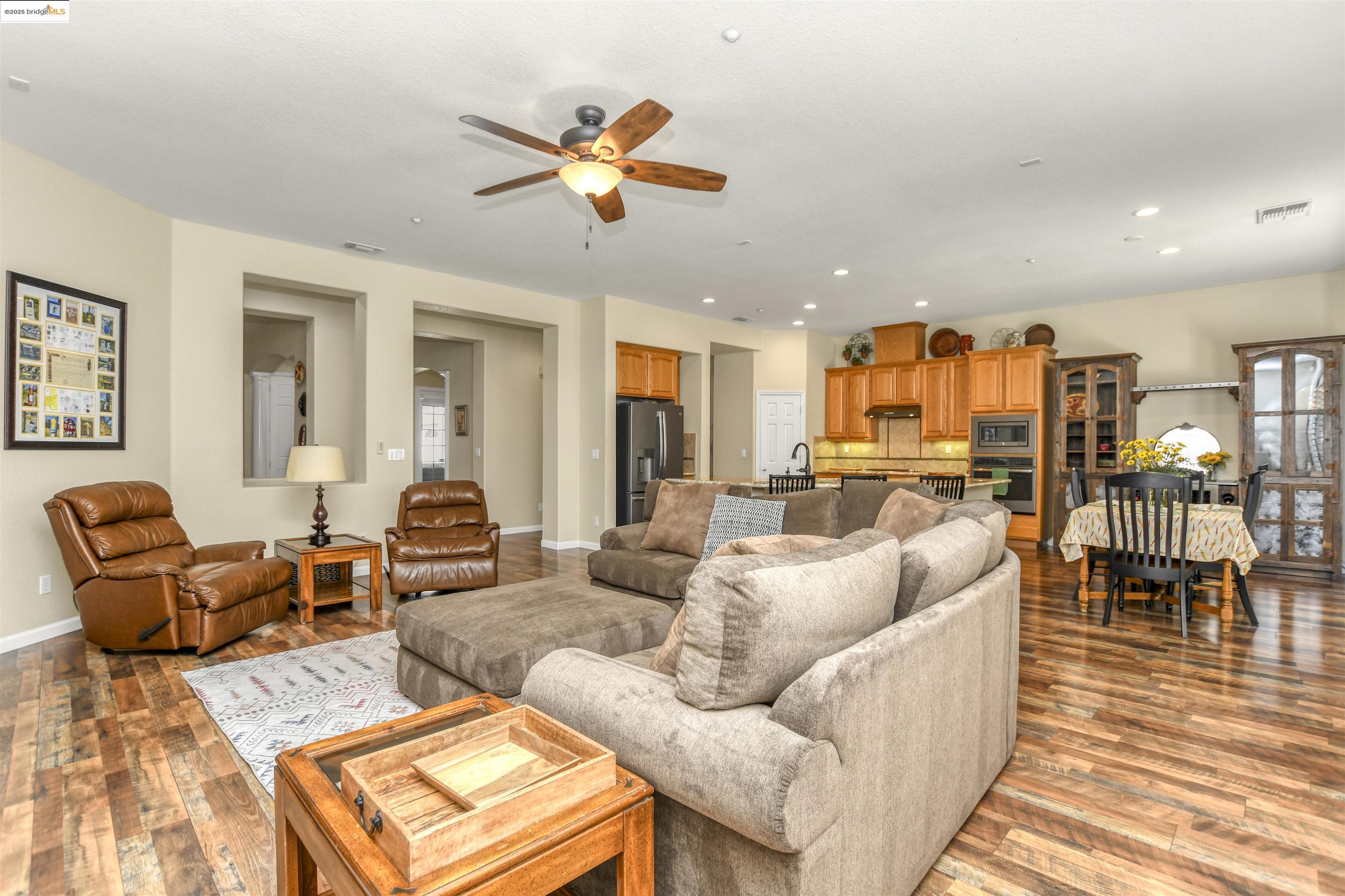 2834 Hawthorn Ct