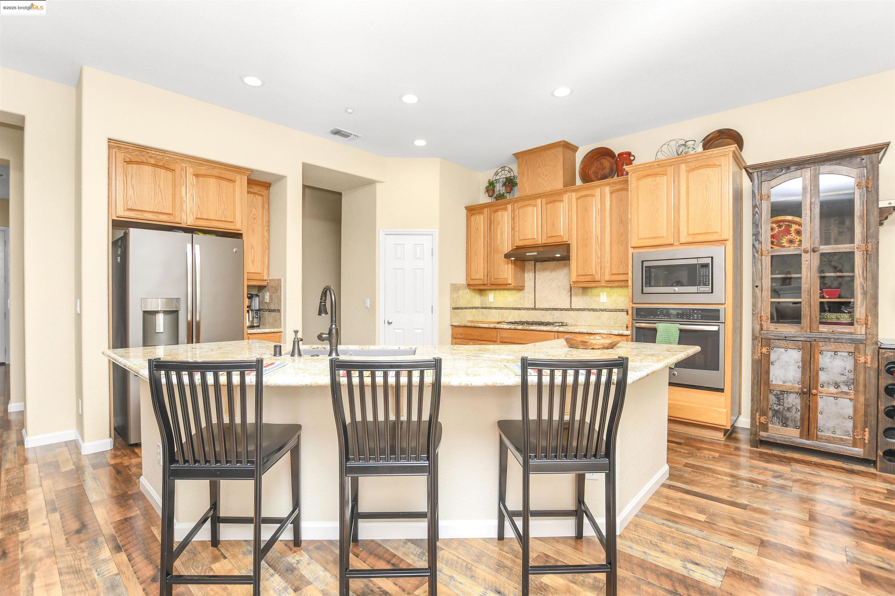 2834 Hawthorn Ct
