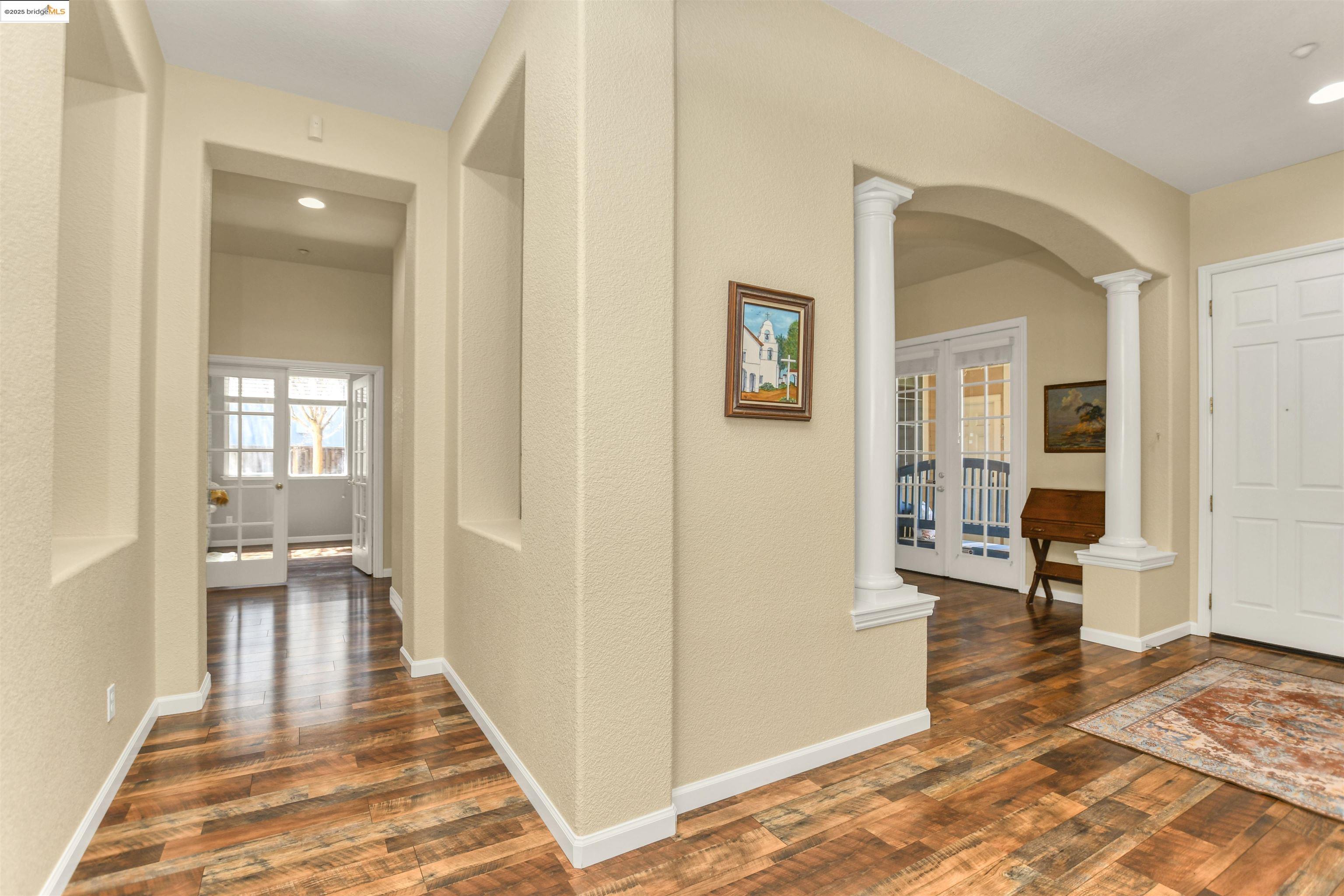 2834 Hawthorn Ct