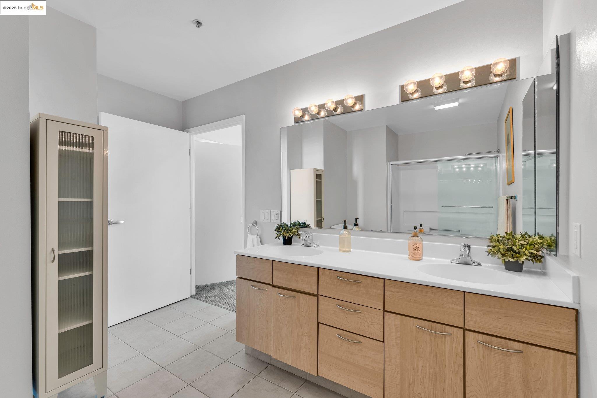 1 Lakeside Dr # 1803