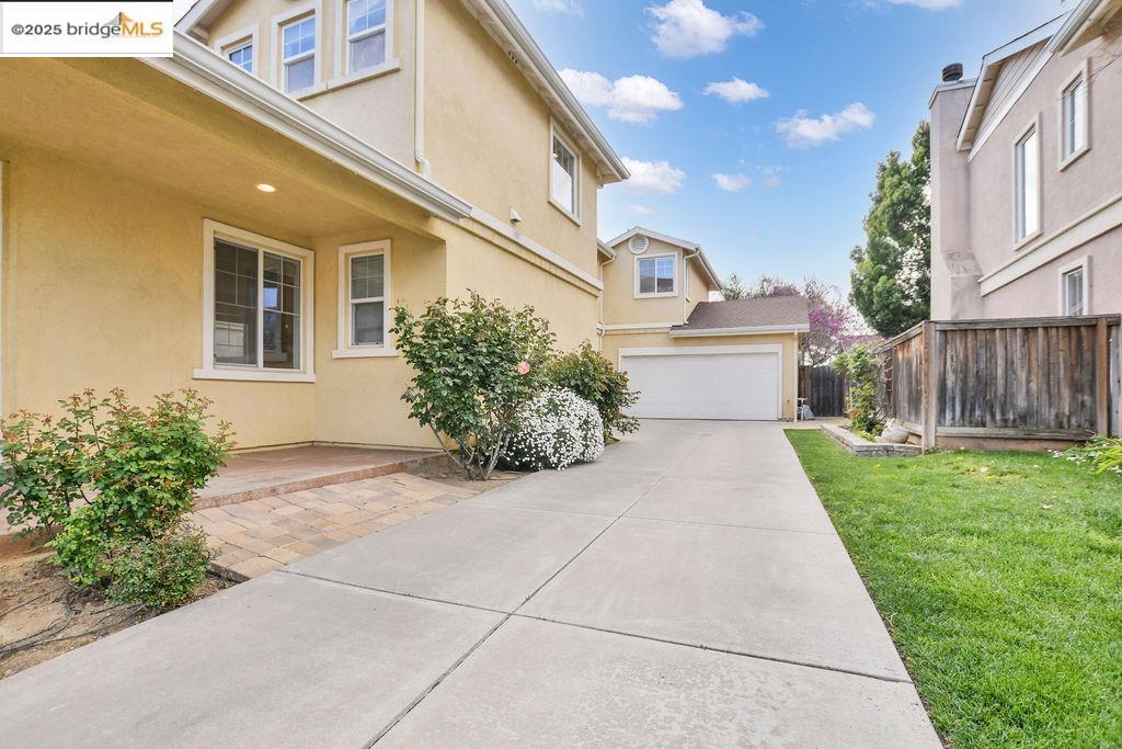 908 Sawyer Way