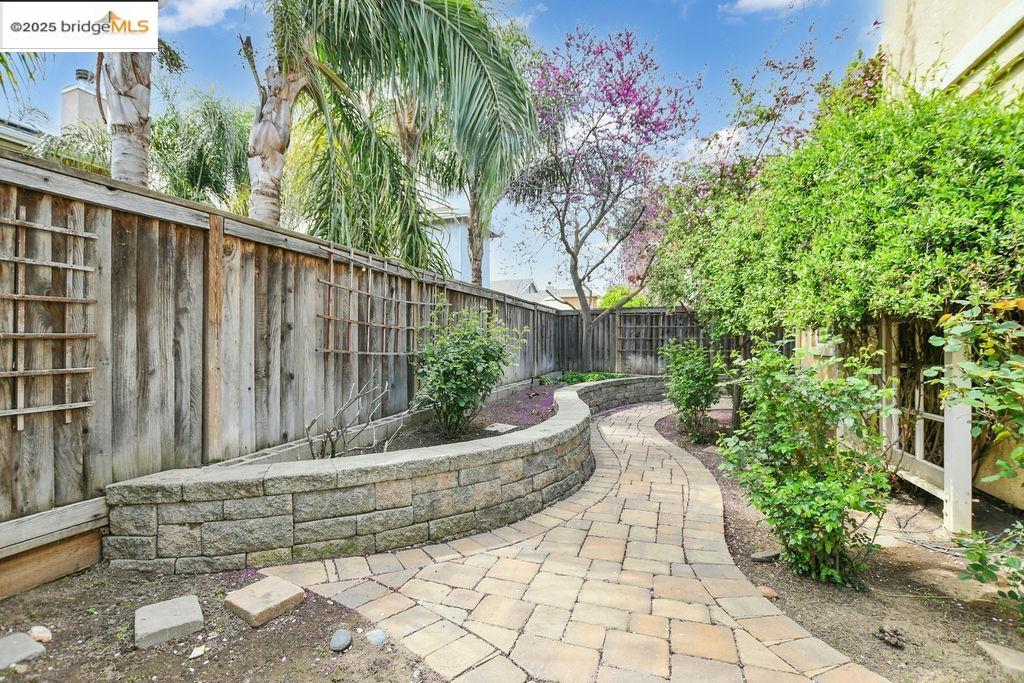 908 Sawyer Way