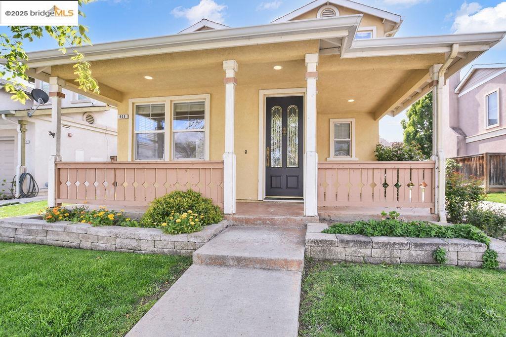 908 Sawyer Way
