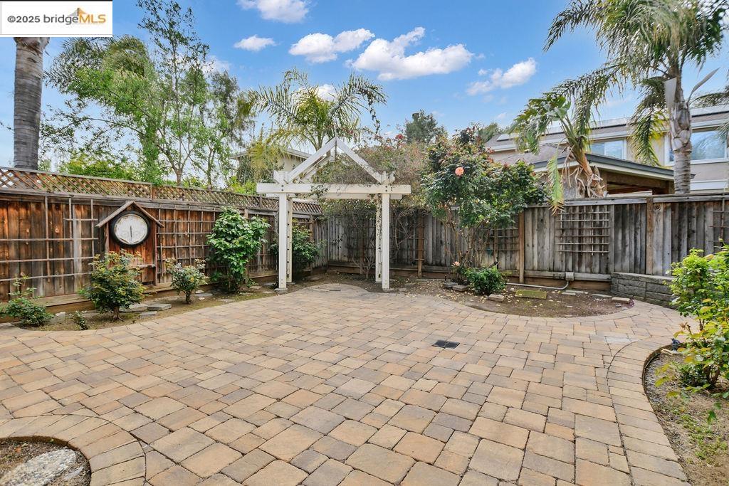 908 Sawyer Way