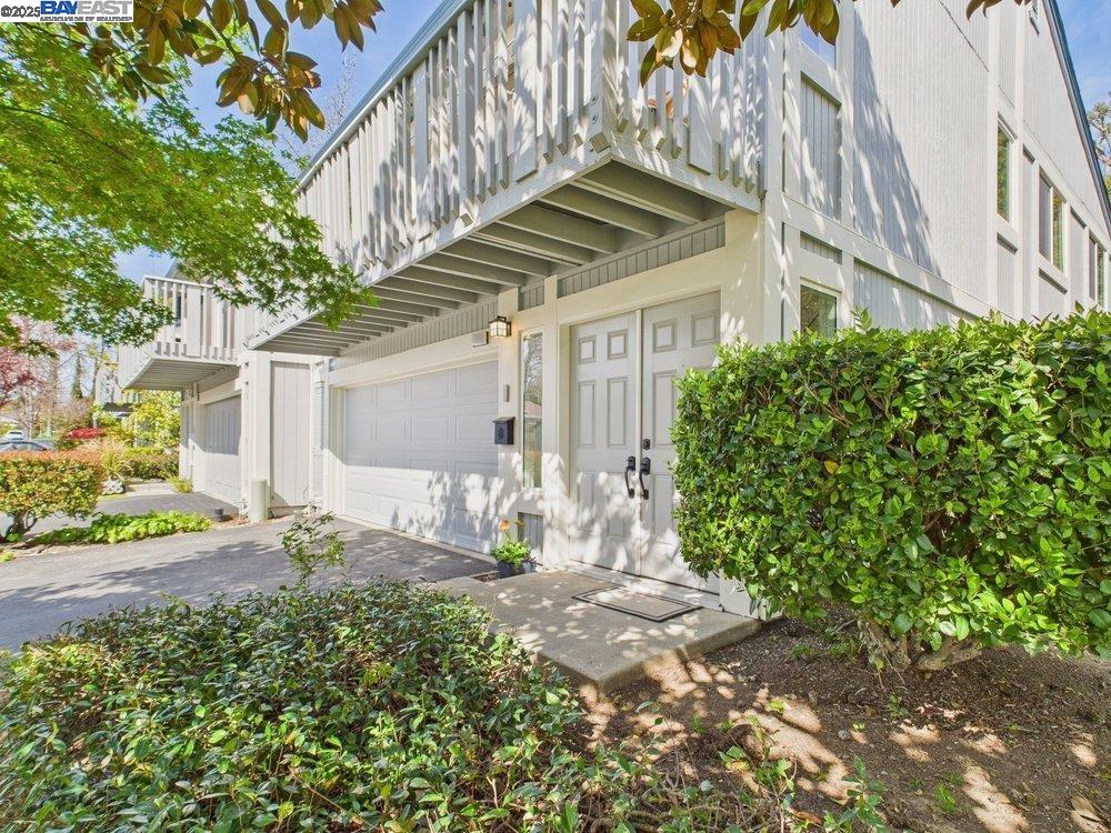 383 Holiday Hills Dr