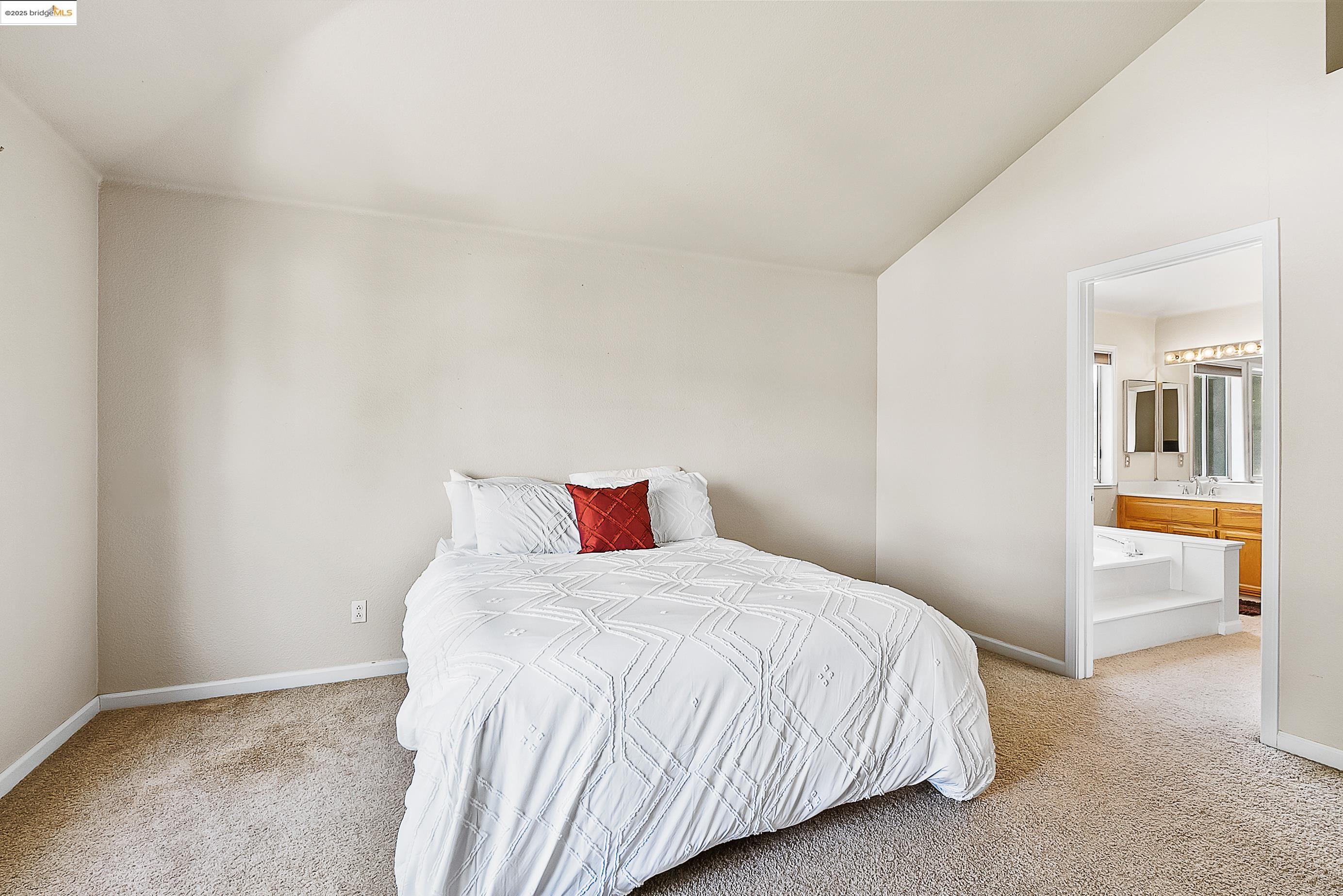 120 Weatherly Ct