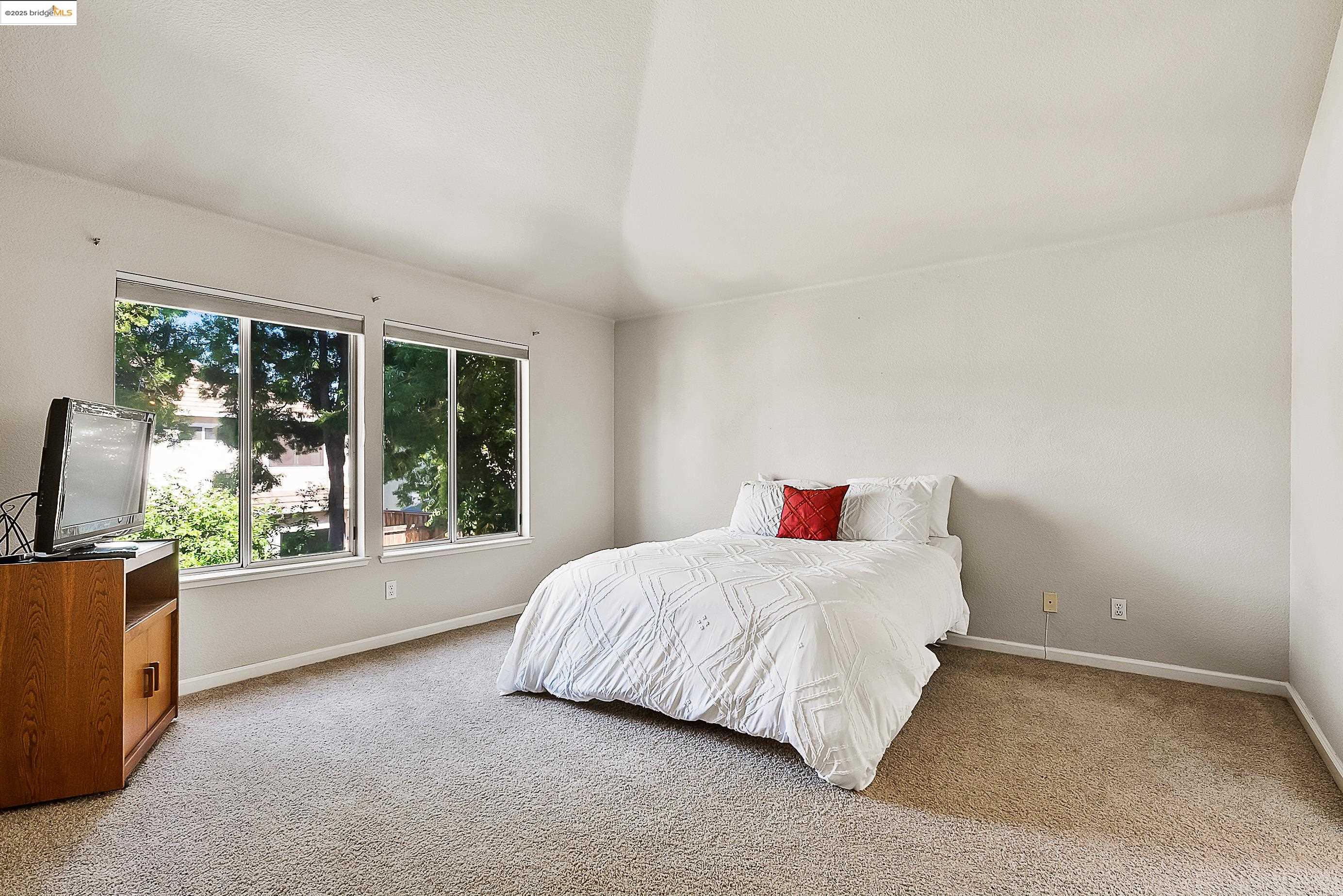 120 Weatherly Ct