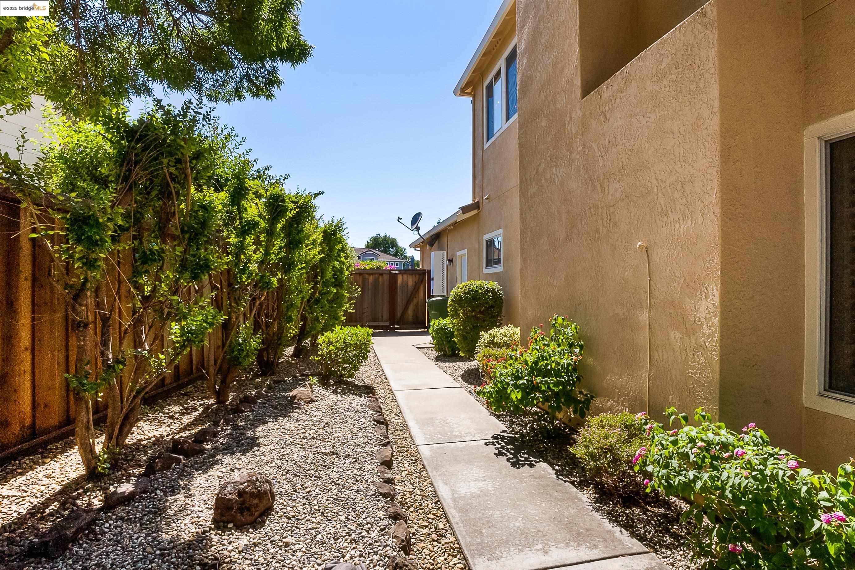 120 Weatherly Ct