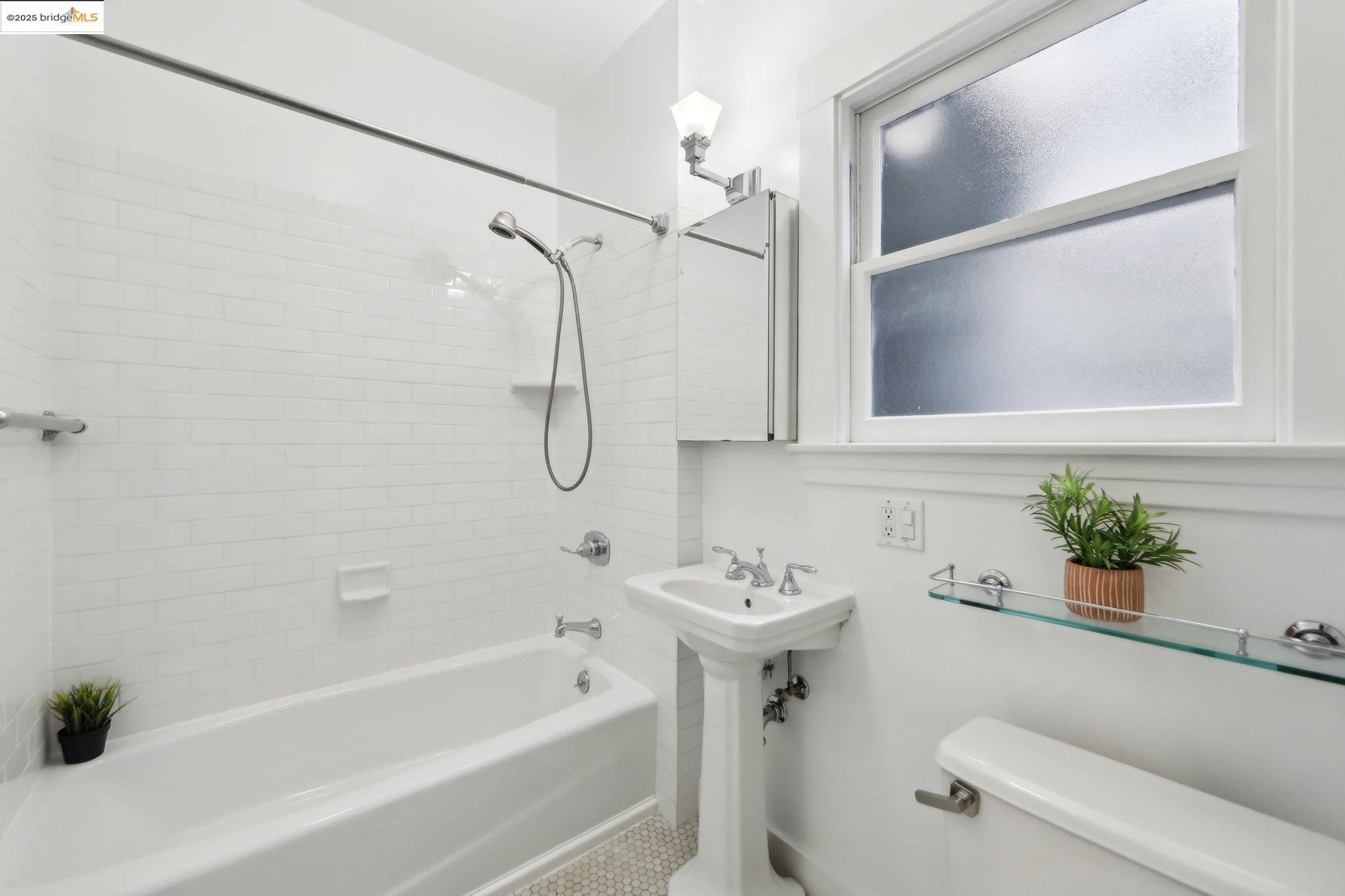 2600 Ashby Ave # 3