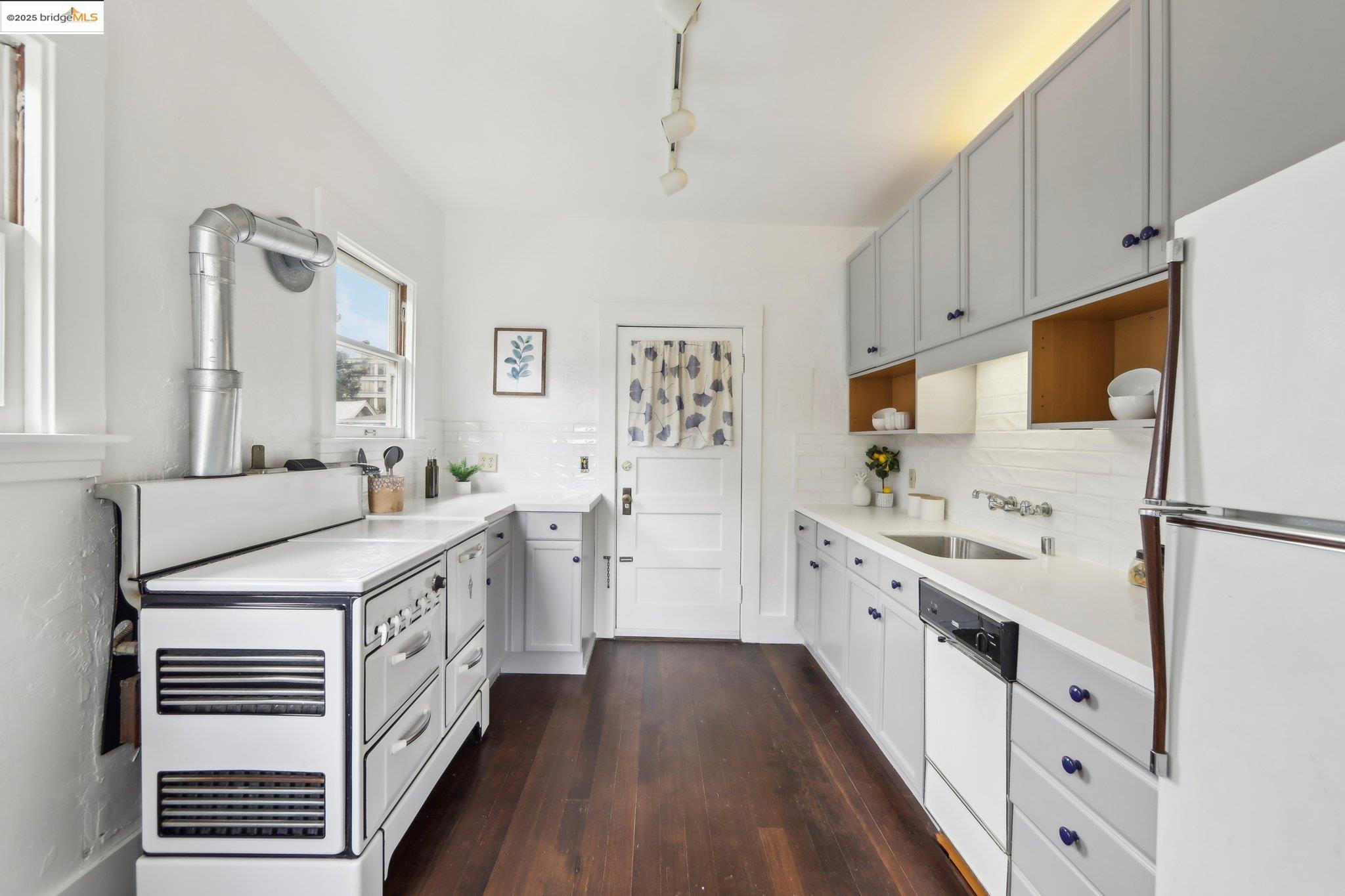 2600 Ashby Ave # 3
