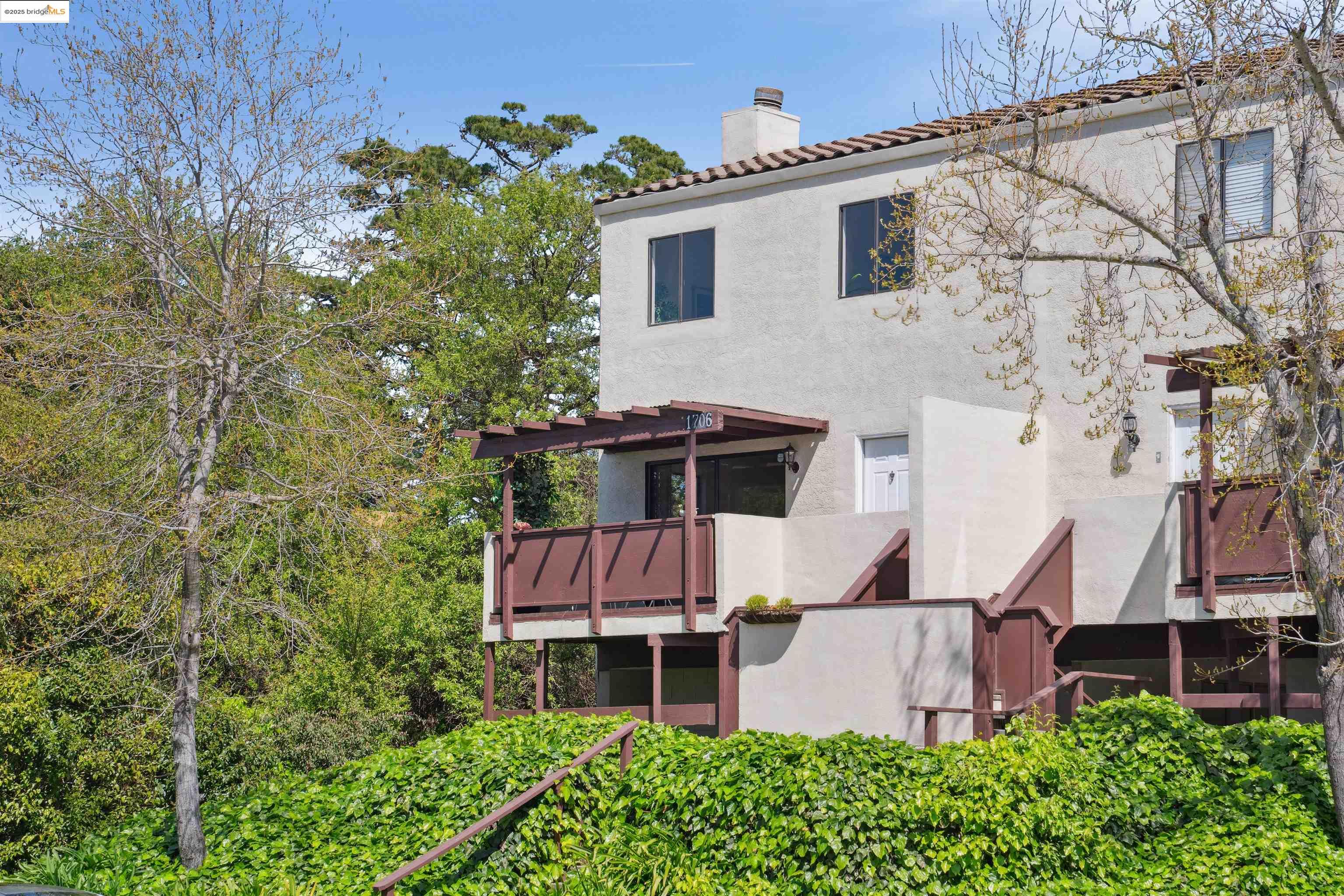 1706 Dalessi Dr