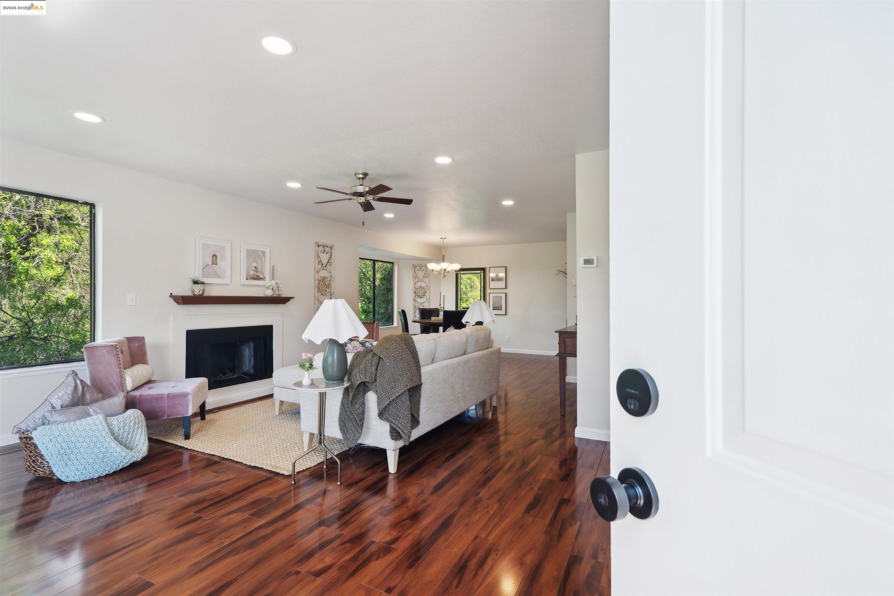 1706 Dalessi Dr