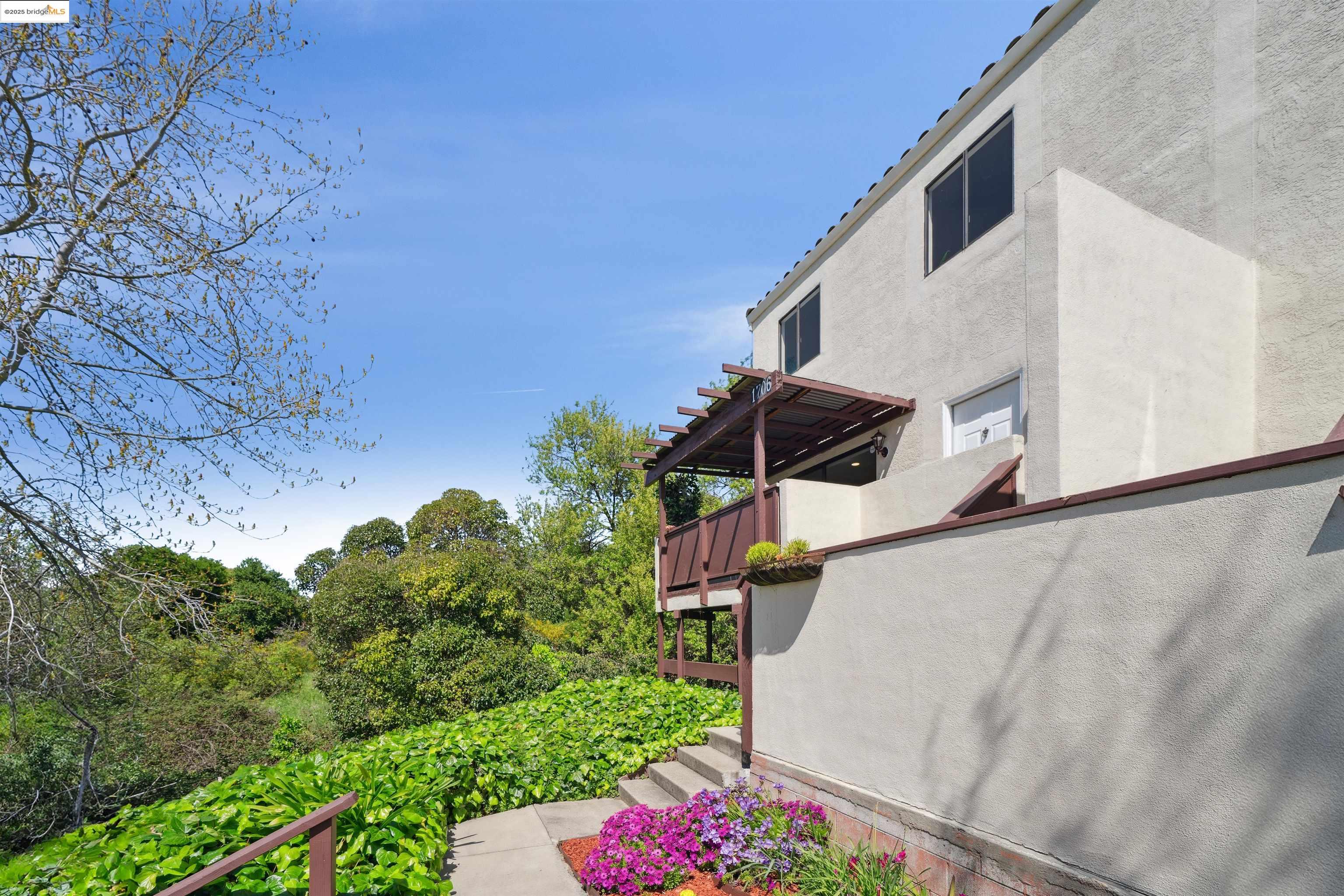 1706 Dalessi Dr