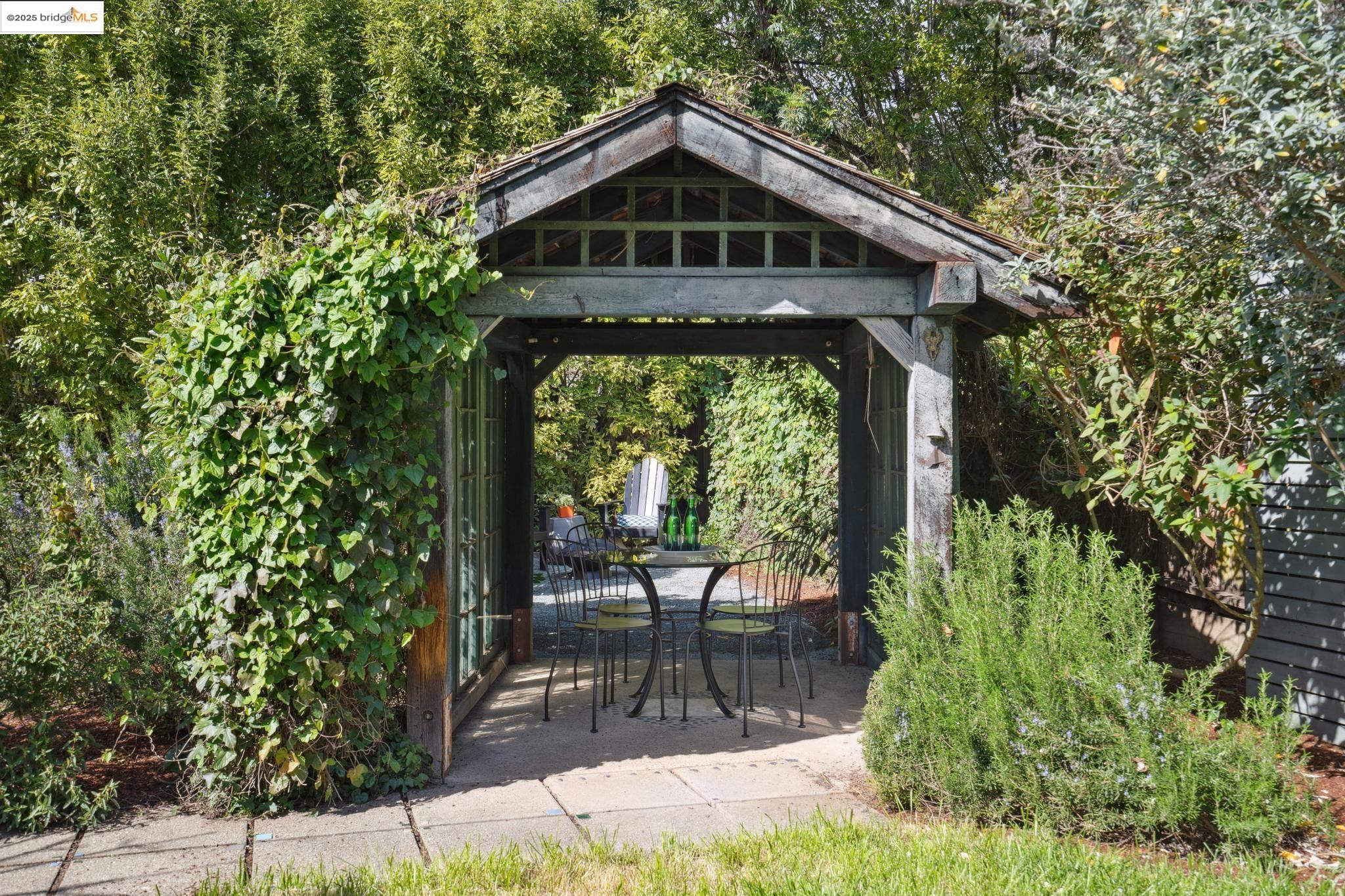59 Parkside Dr