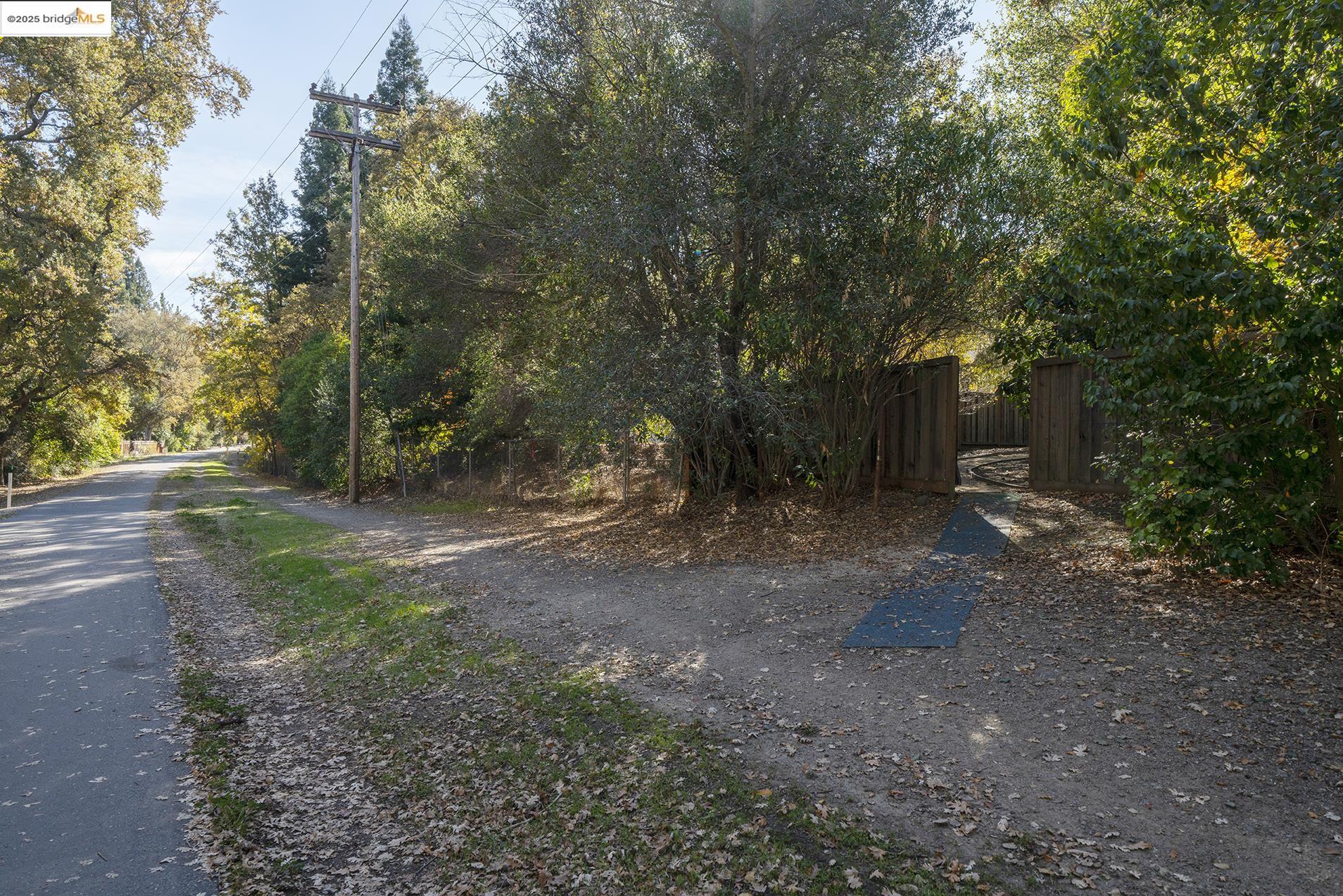 2500 Lunada Lane