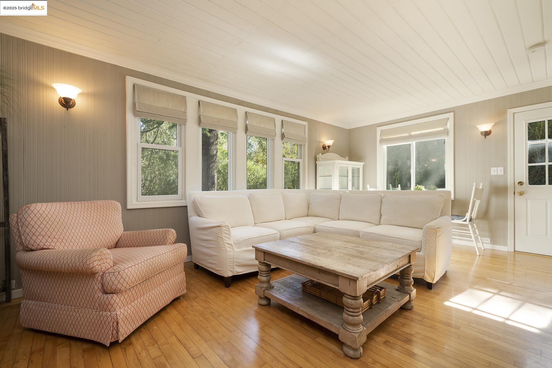 2500 Lunada Lane