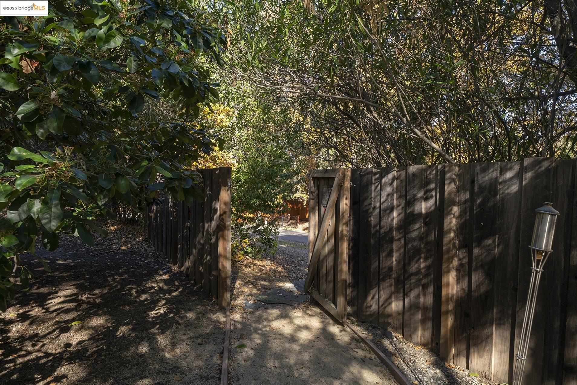 2500 Lunada Lane