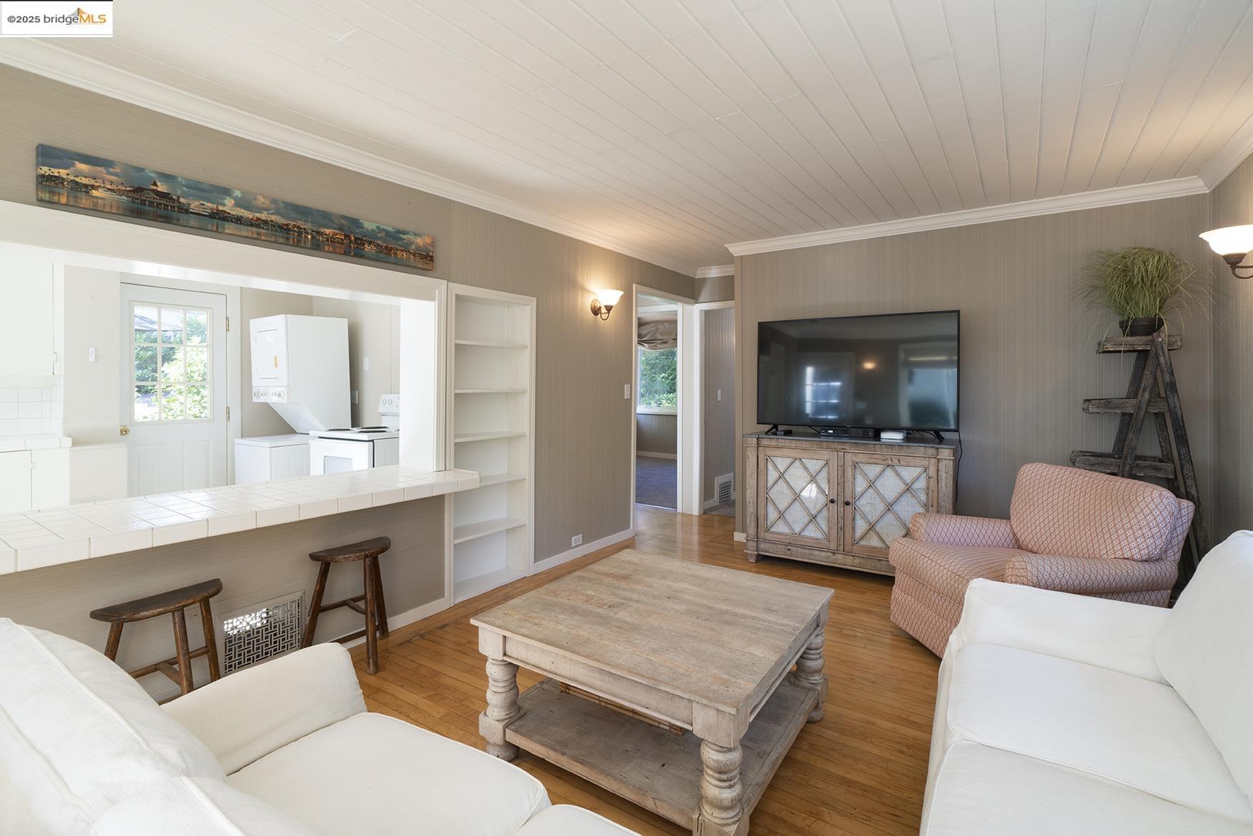 2500 Lunada Lane