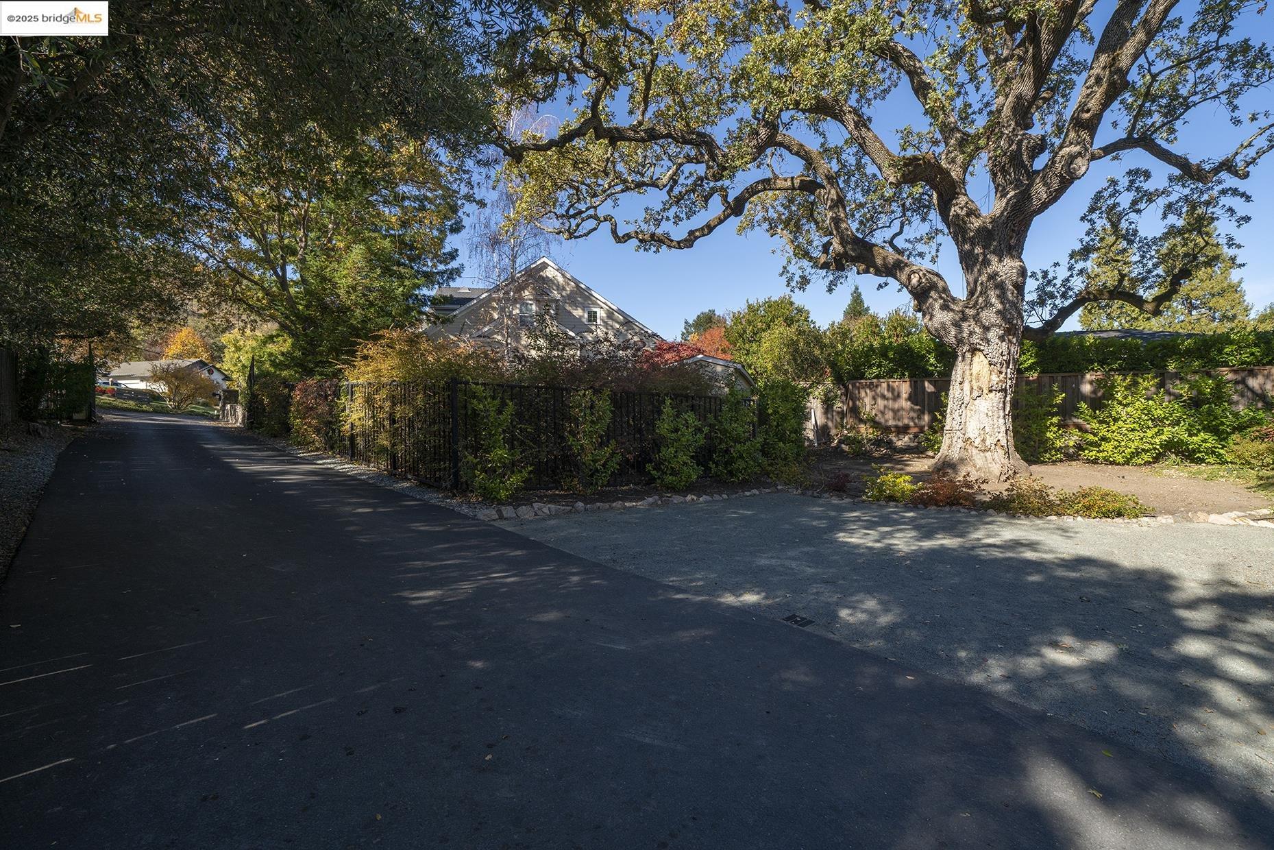 2500 Lunada Lane