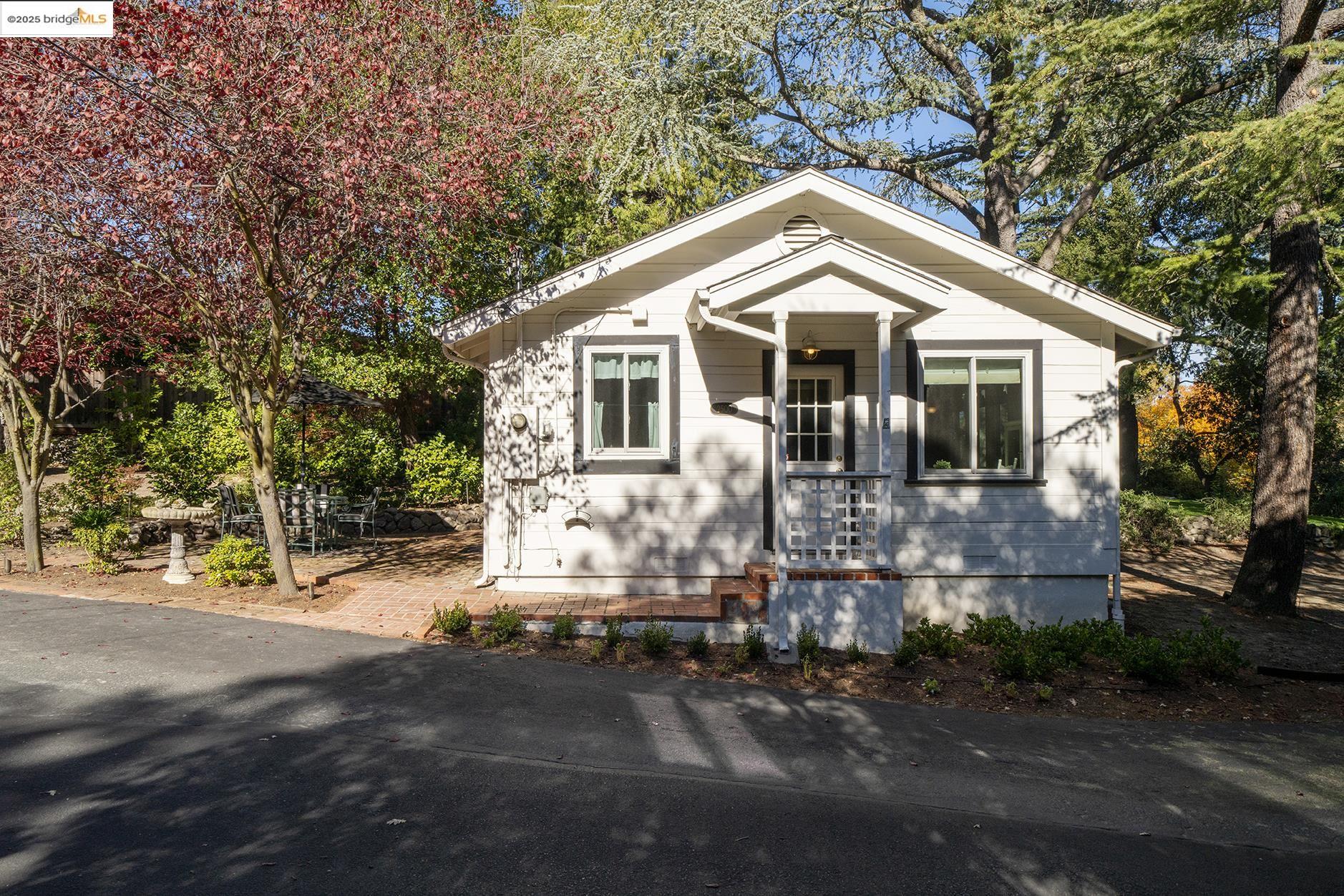 2500 Lunada Lane