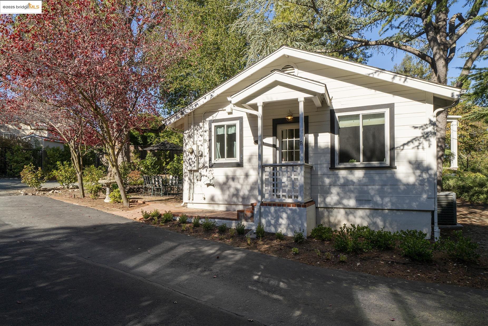 2500 Lunada Lane