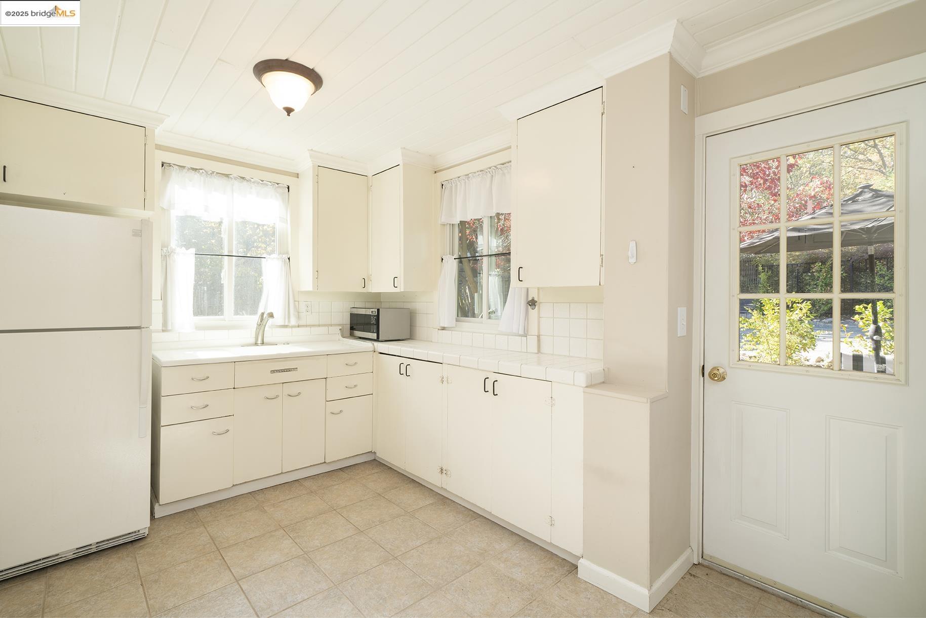 2500 Lunada Lane