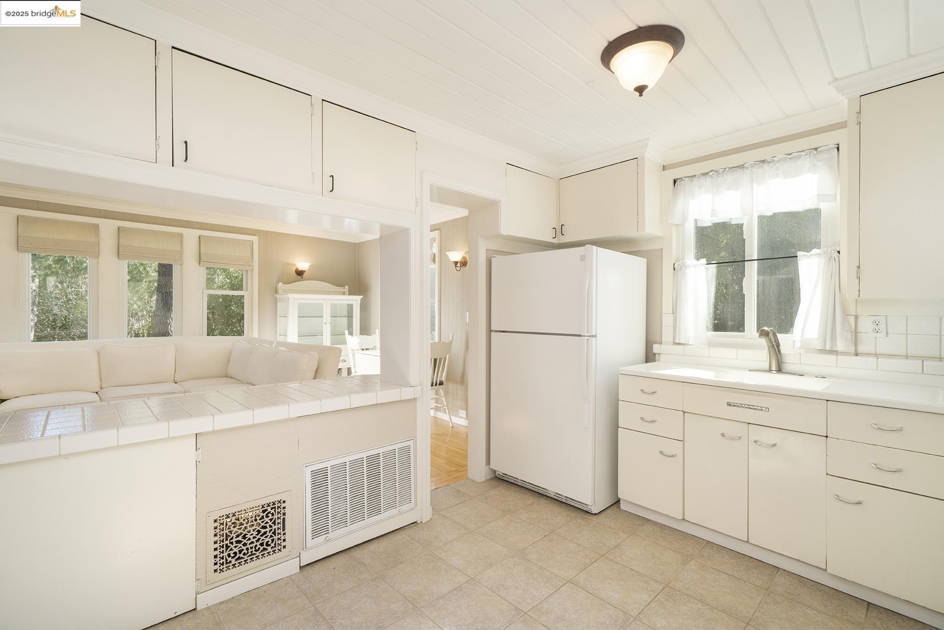2500 Lunada Lane