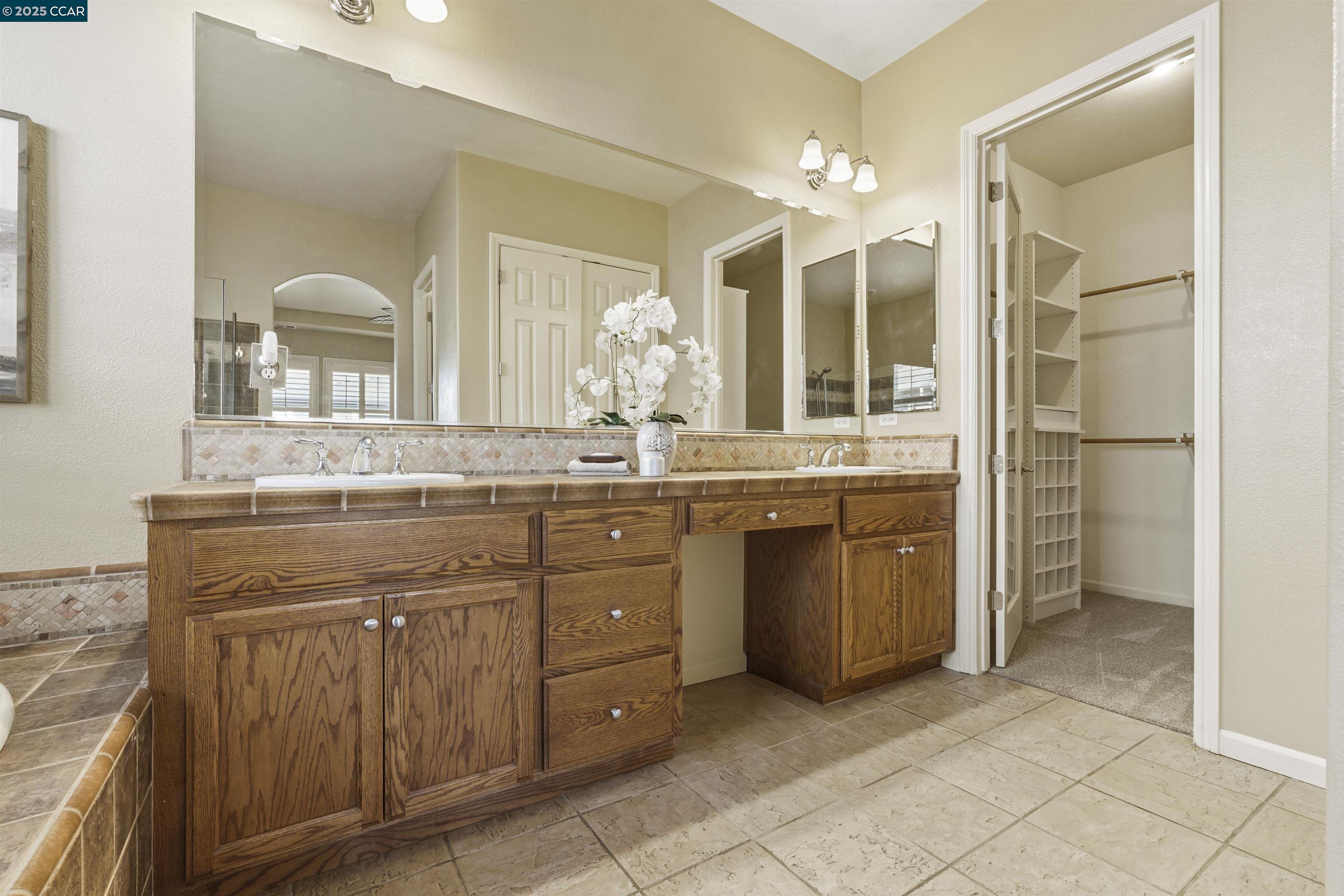 5648 Arcadia Cir