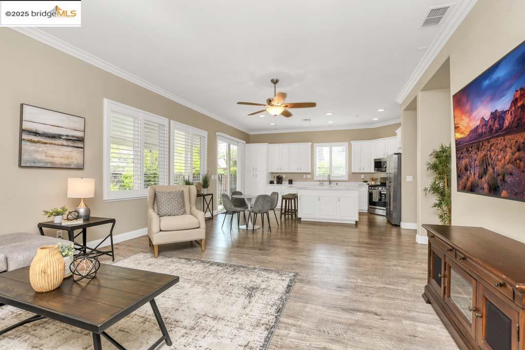 1617 Highland Way