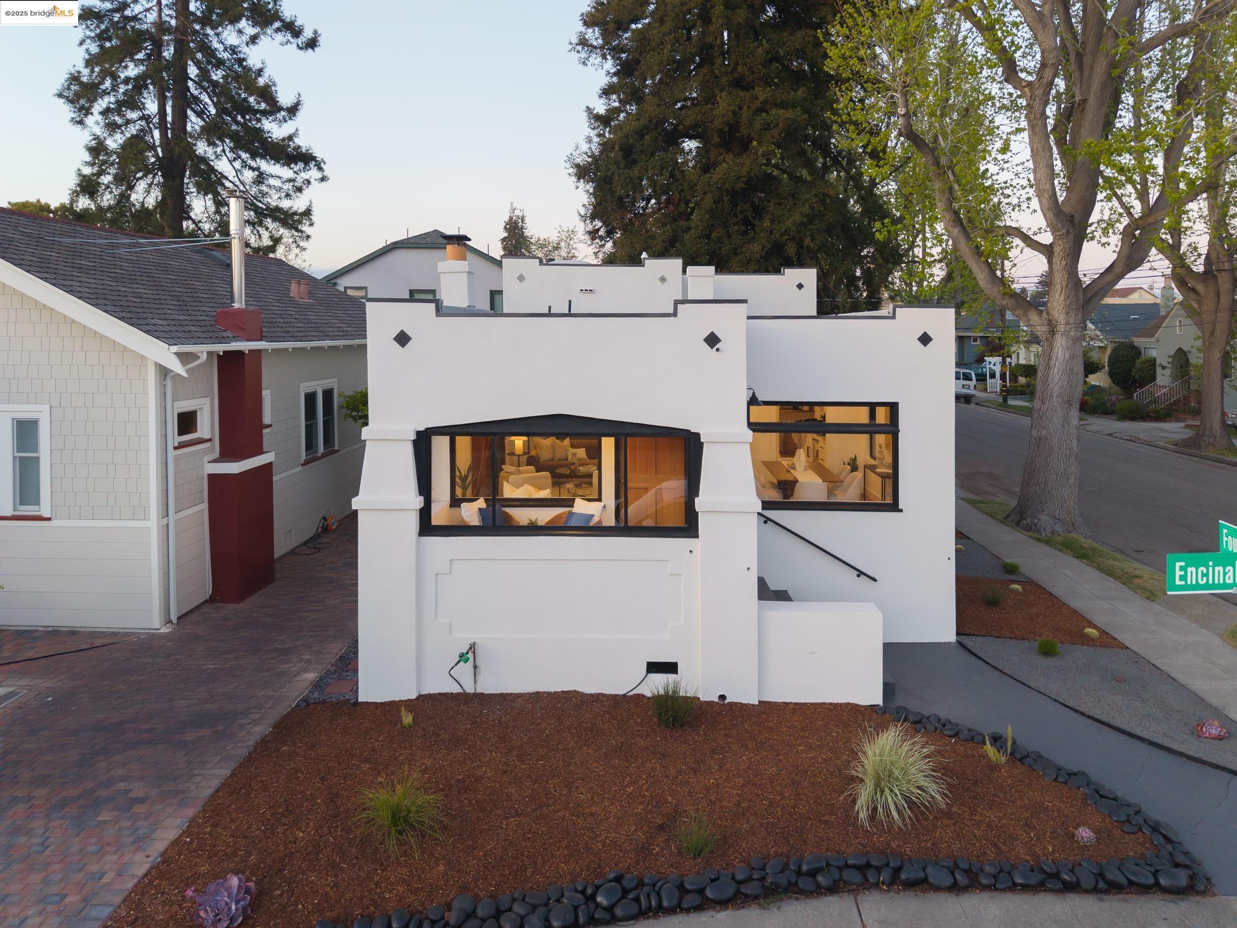 3019 Encinal Avenue