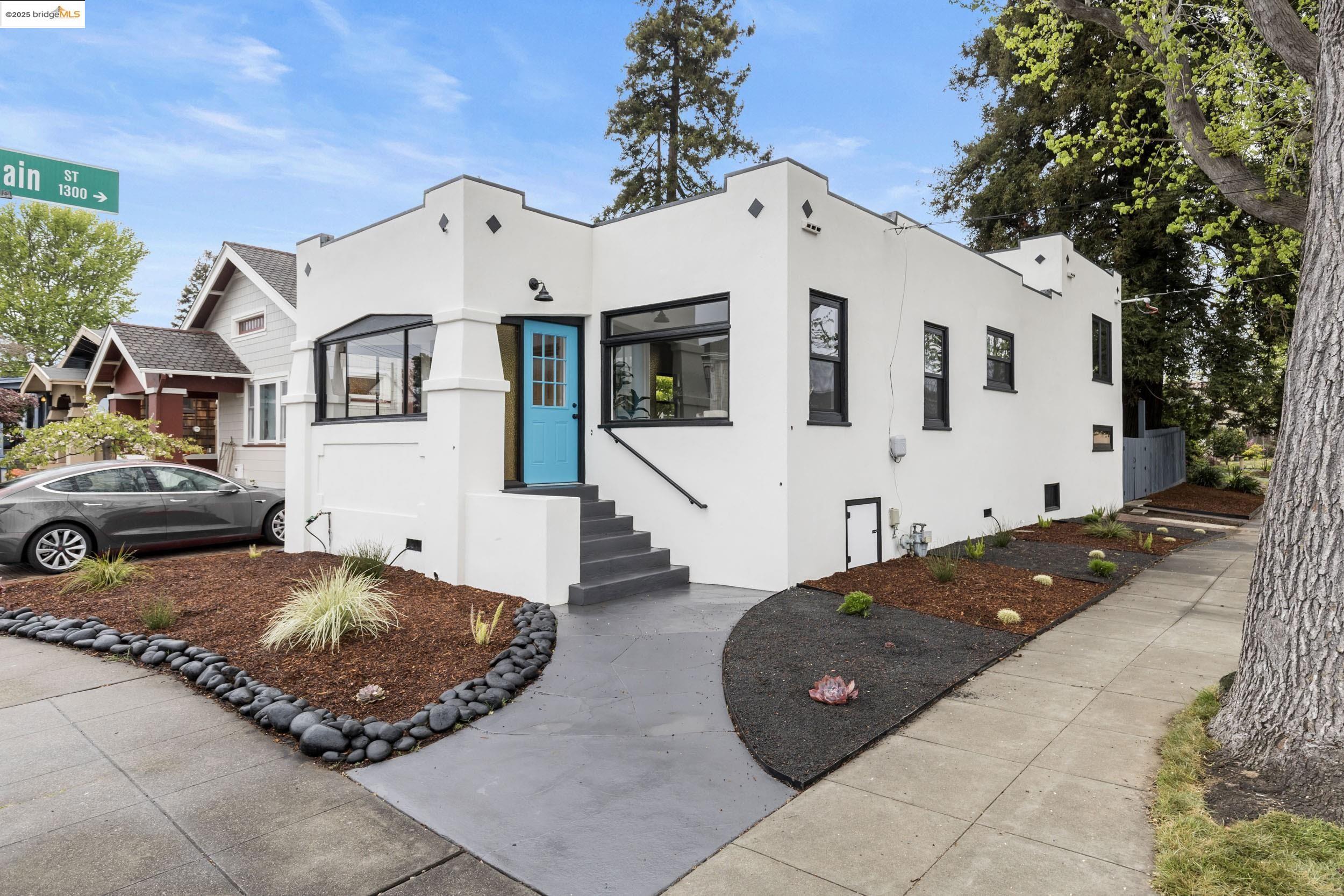 3019 Encinal Avenue