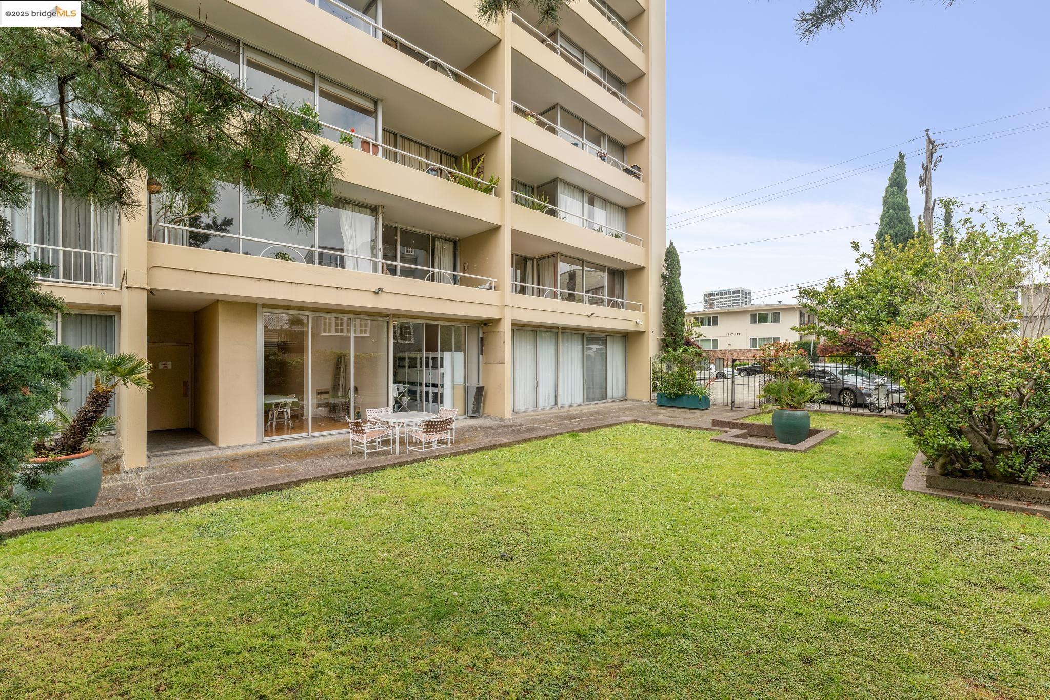 320 Lee St # 805