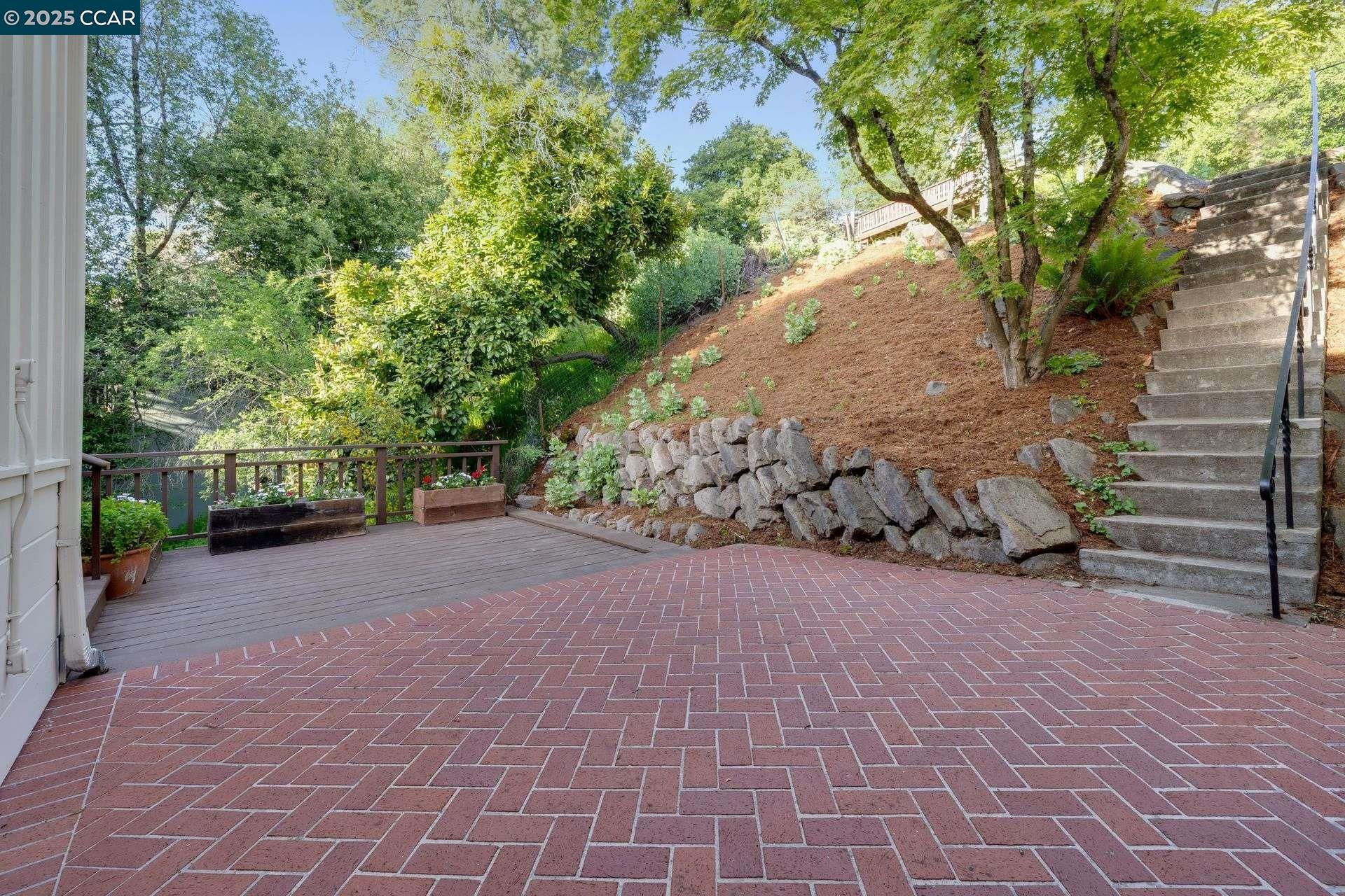 9245 Skyline Blvd