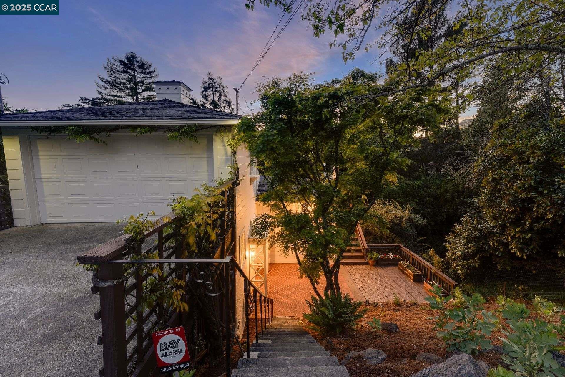 9245 Skyline Blvd