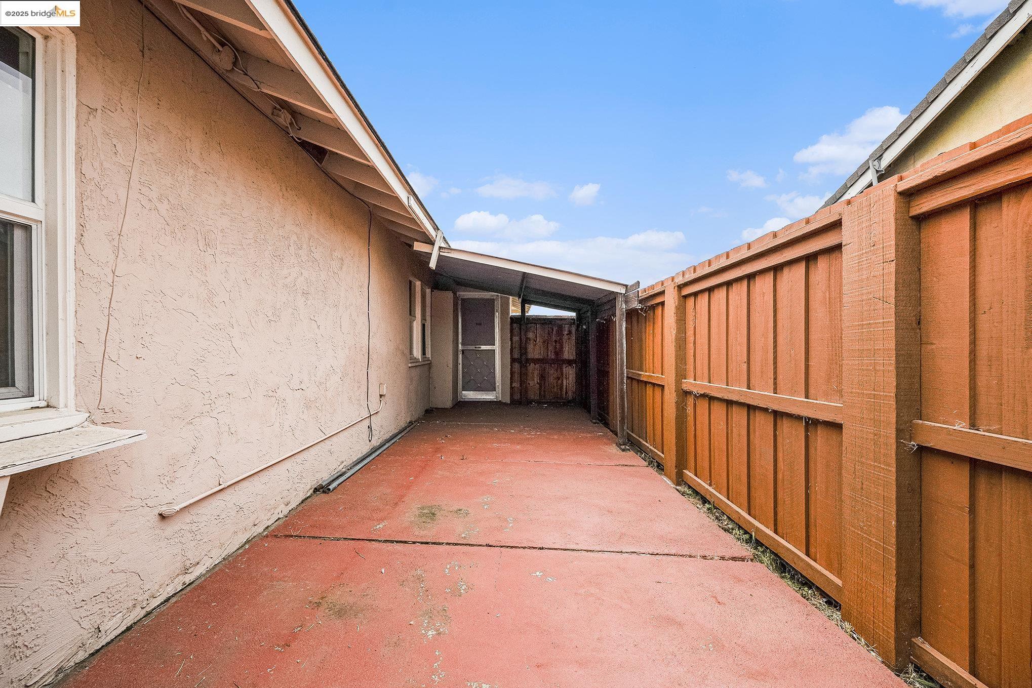 2135 Marsh Ave