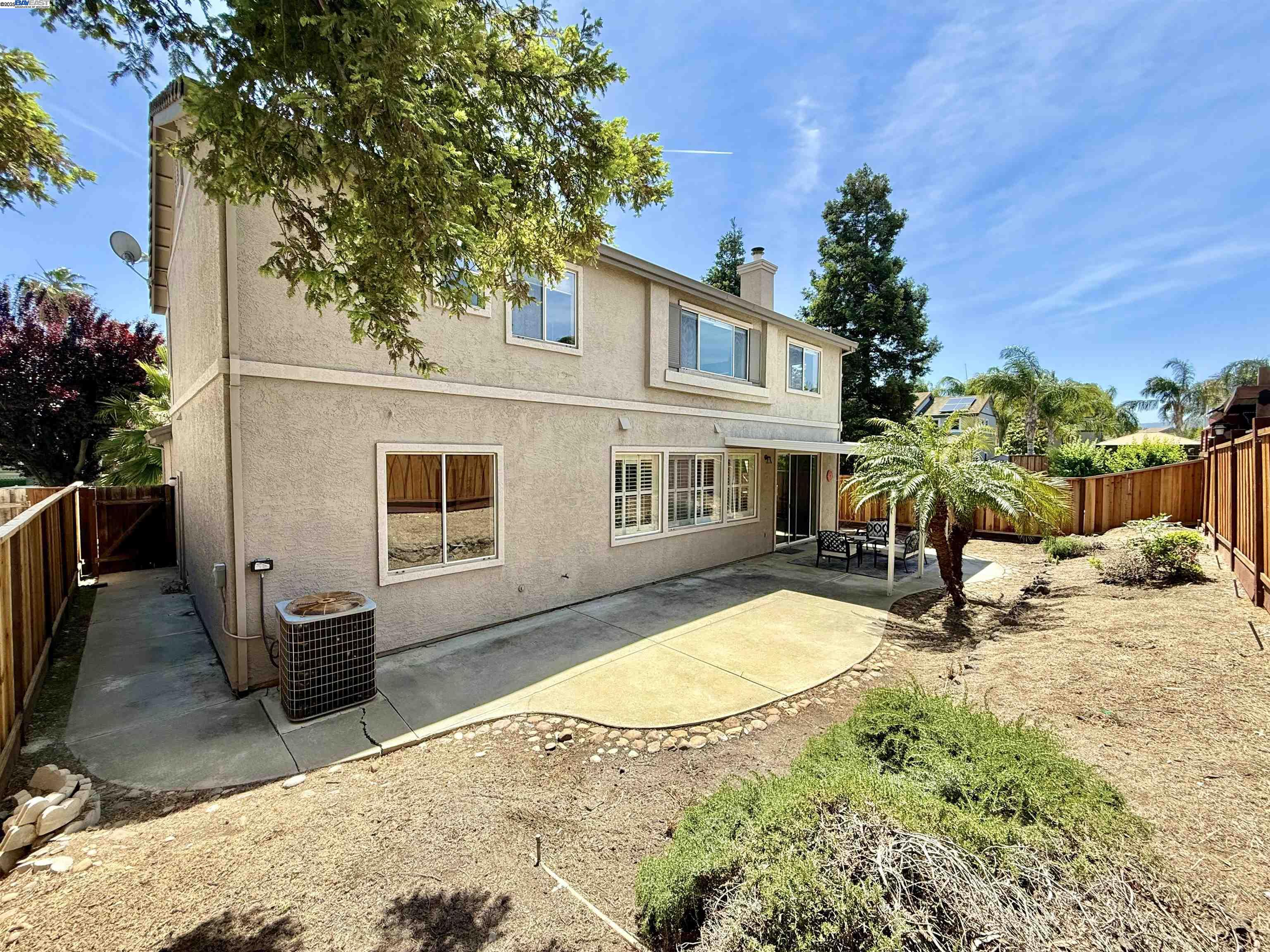 825 Hollowbrook Dr