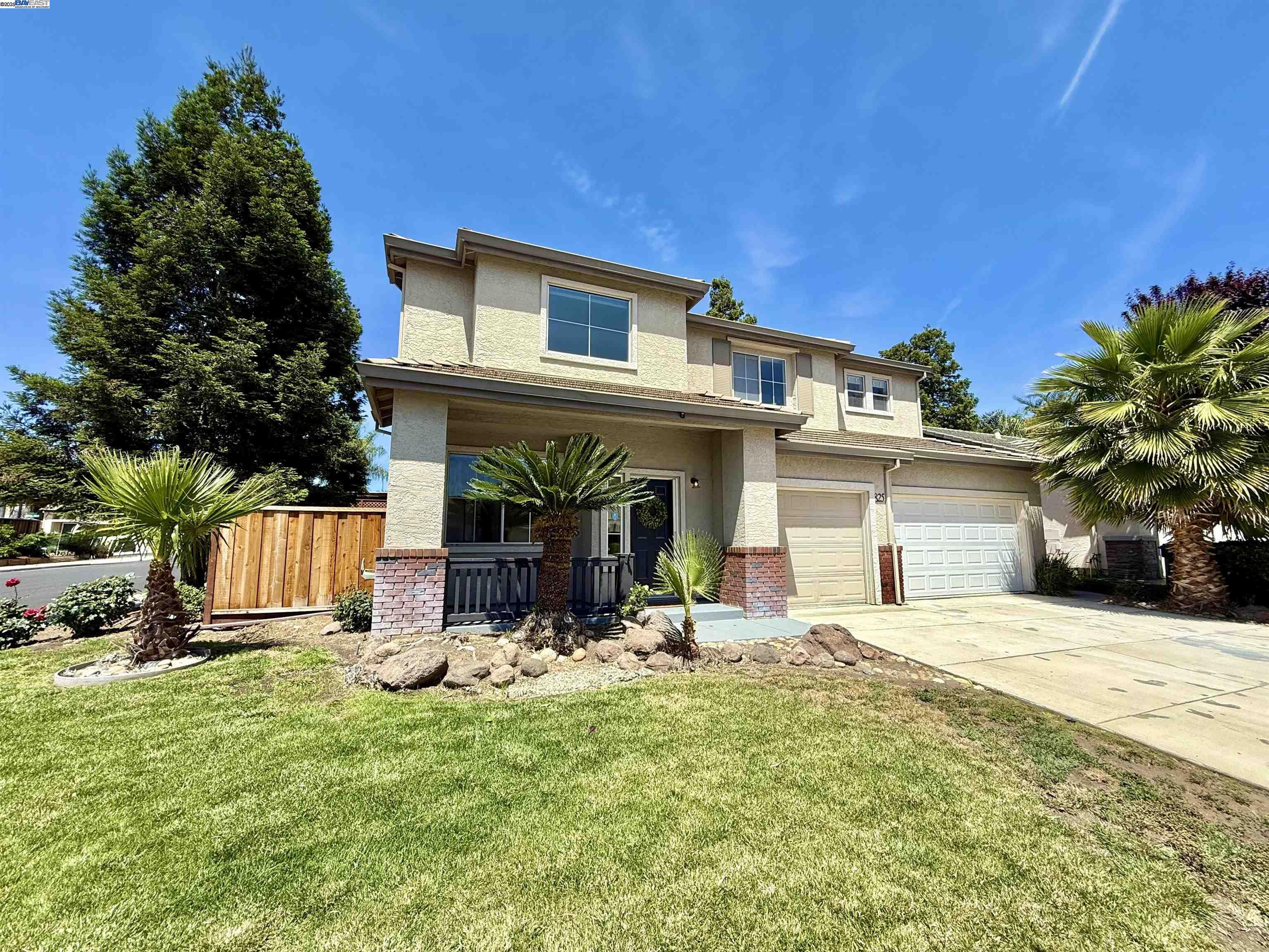 825 Hollowbrook Dr