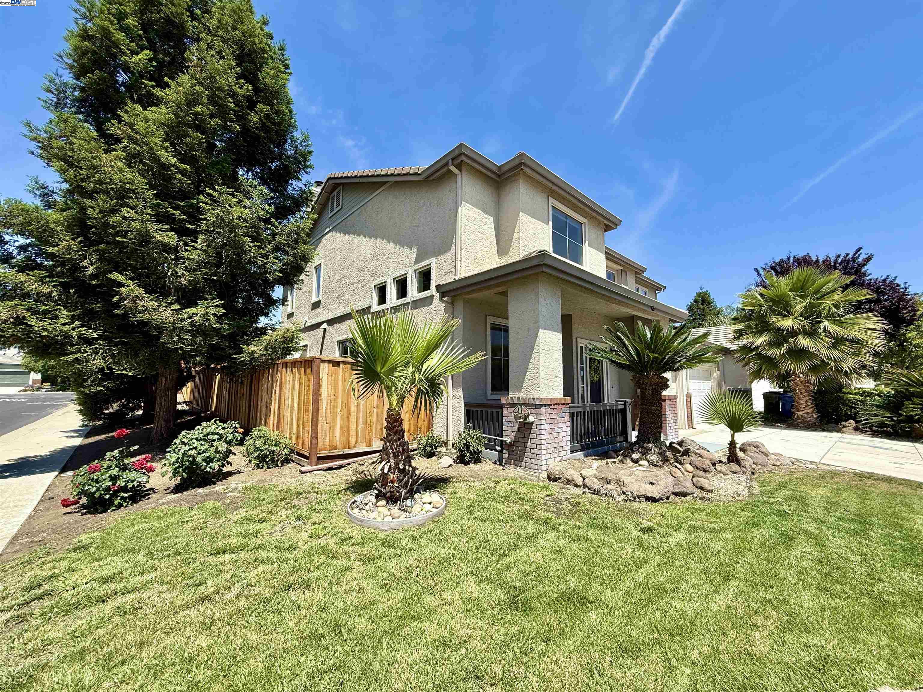 825 Hollowbrook Dr