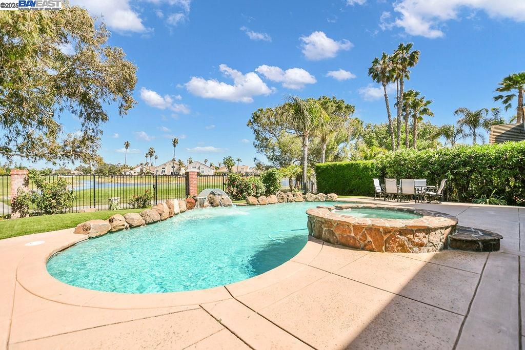 5160 Edgeview Dr