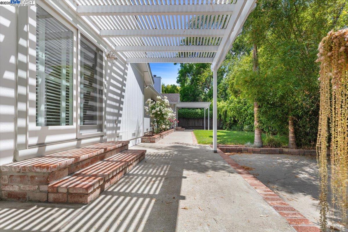 1673 Walnut Heights Lane