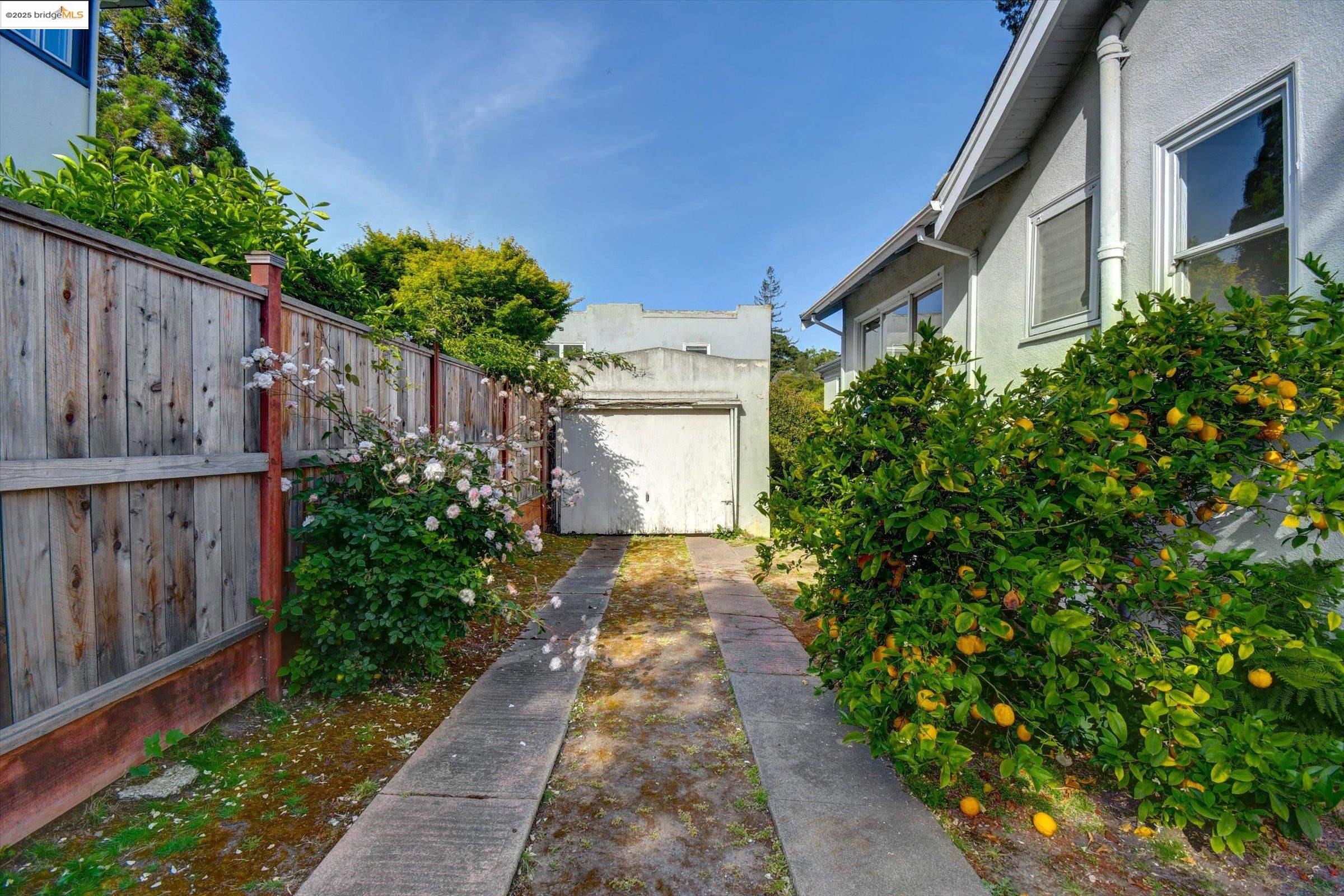 105 Manor Dr