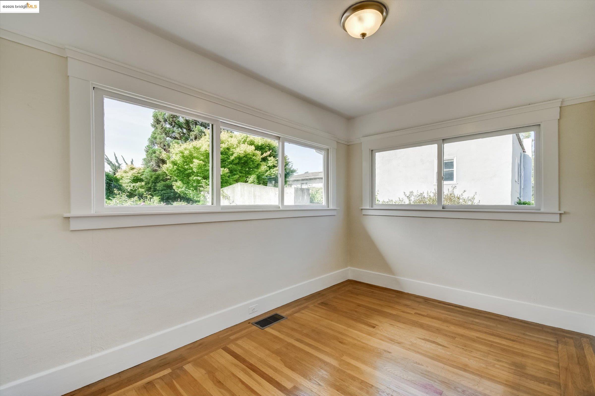 105 Manor Dr